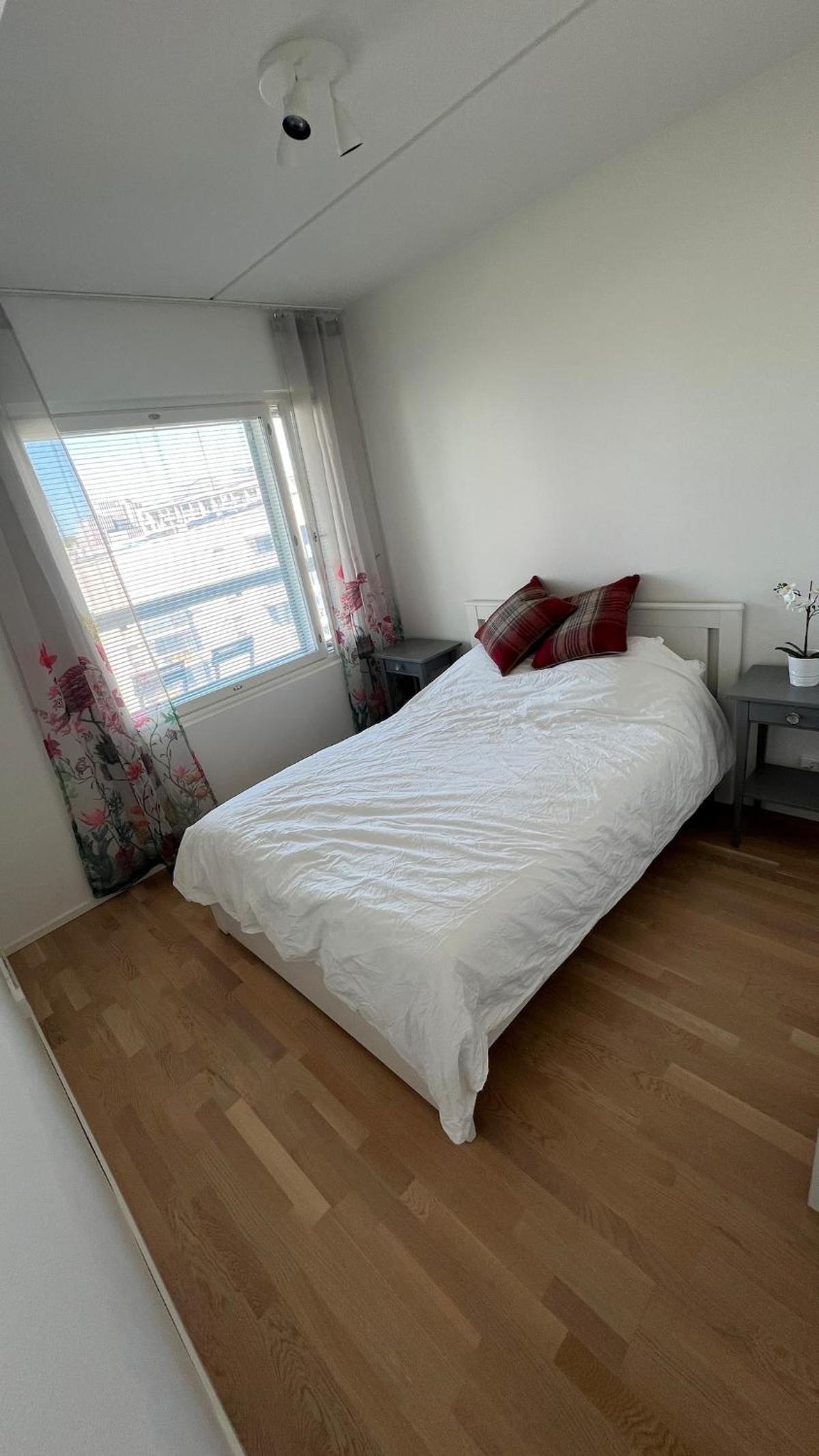 Modern, bright 2 bedroom apartment with great views