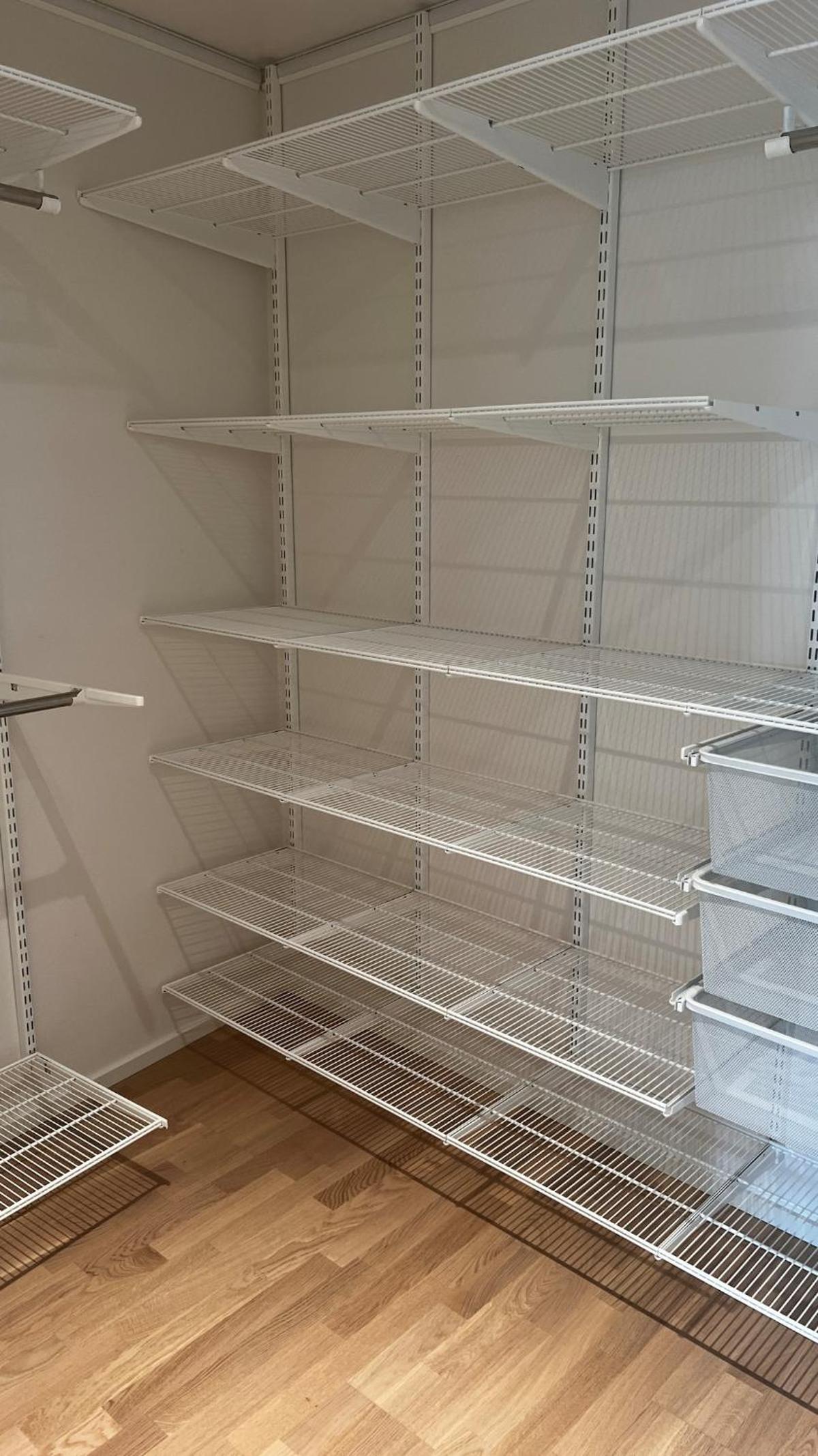 Modern, bright 2 bedroom apartment with great views