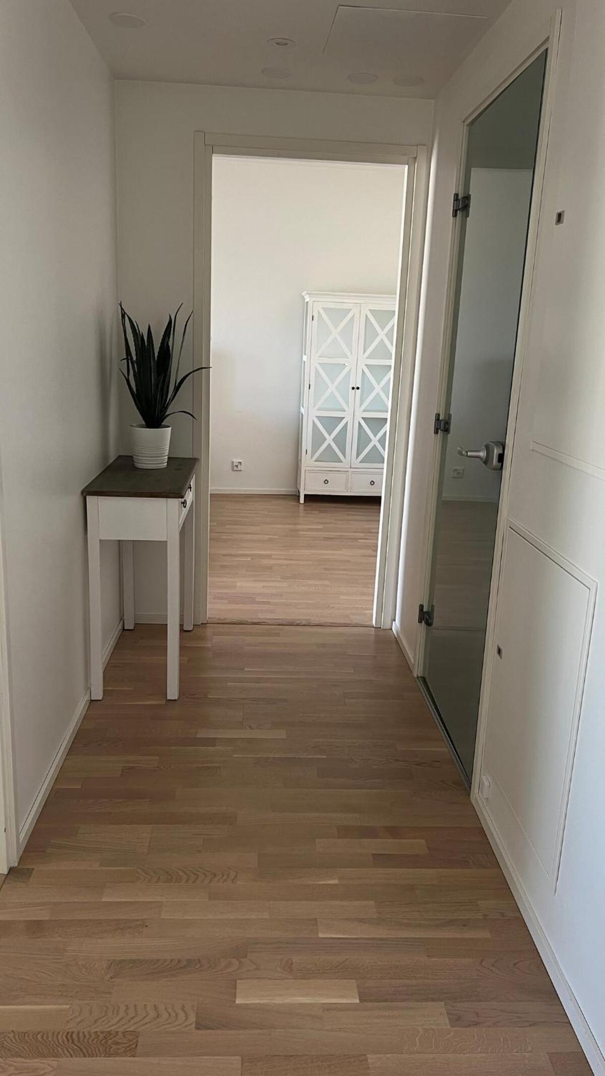 Modern, bright 2 bedroom apartment with great views