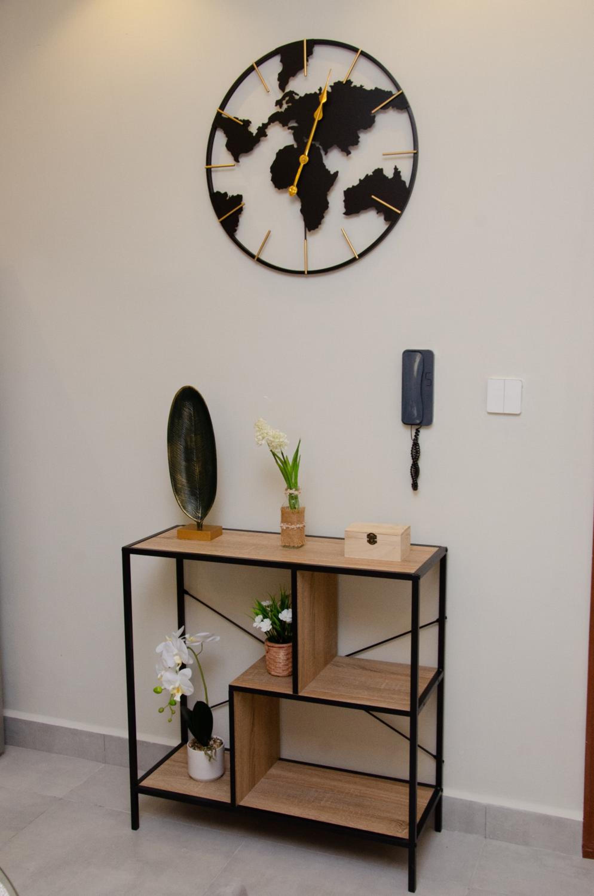 Ellara Escapes - Modern 1-Bedroom Apartment with Hill View - Sodnac, Quatre Bornes