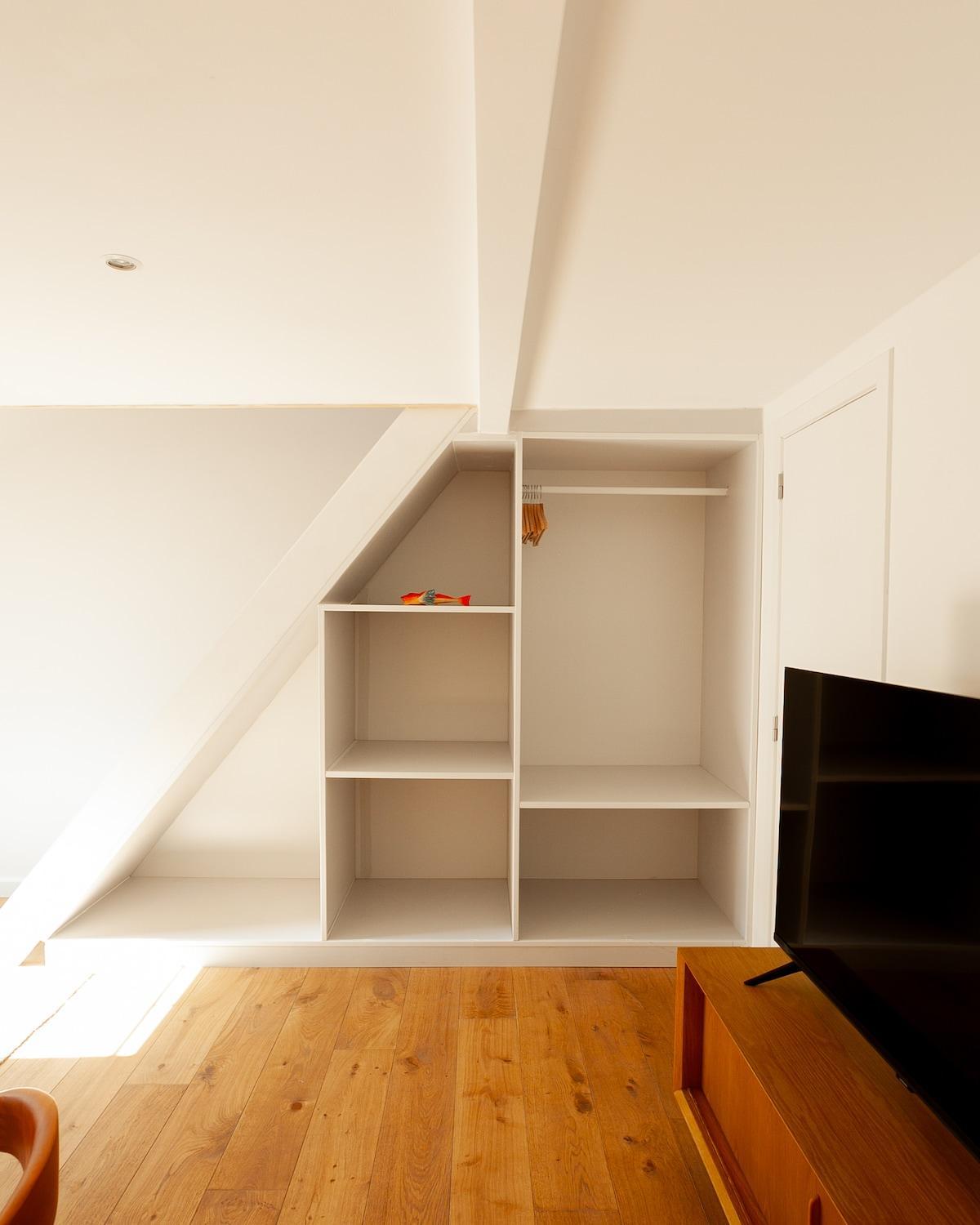 Cozy 1BDR Topfloor duplex flat