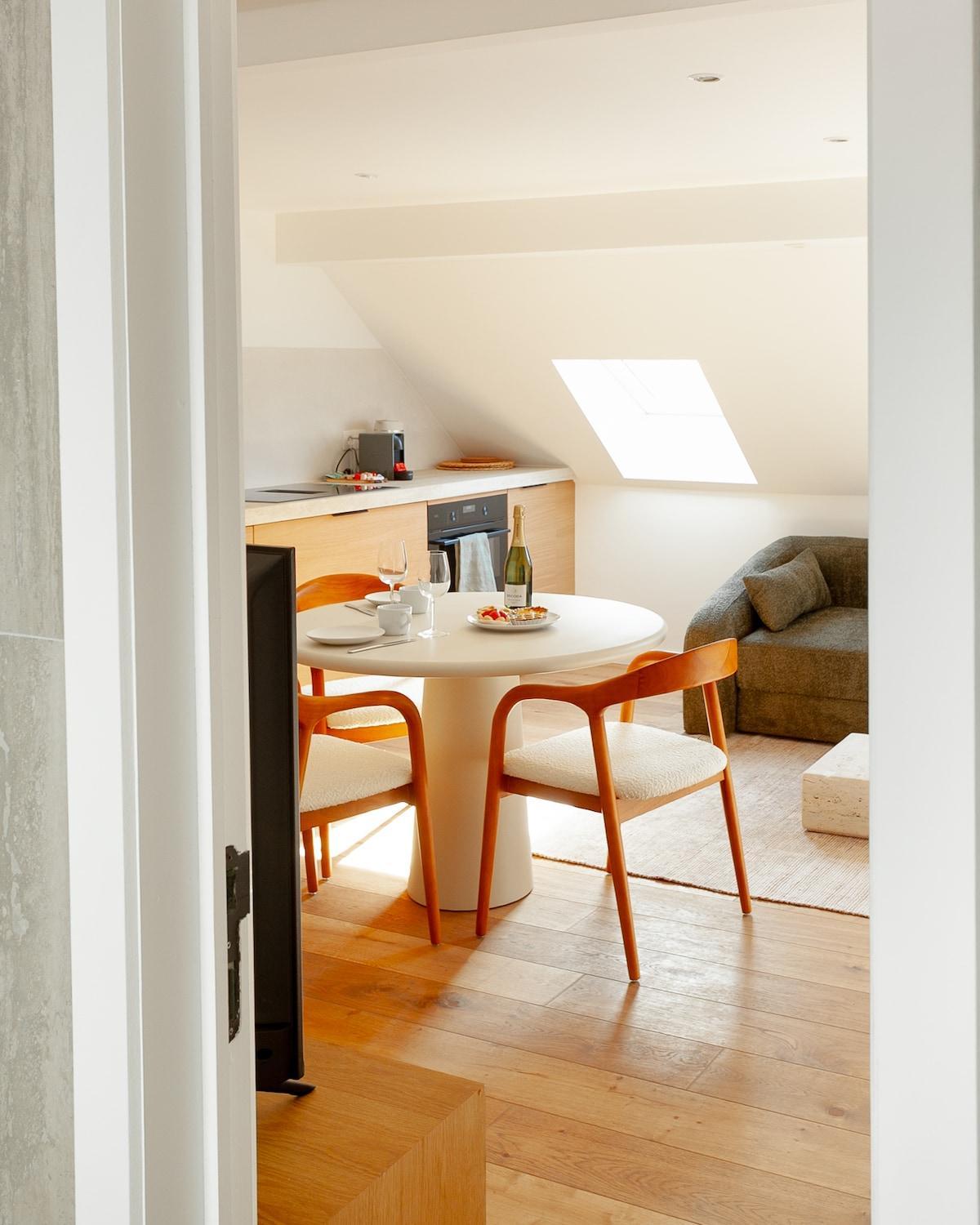 Cozy 1BDR Topfloor duplex flat