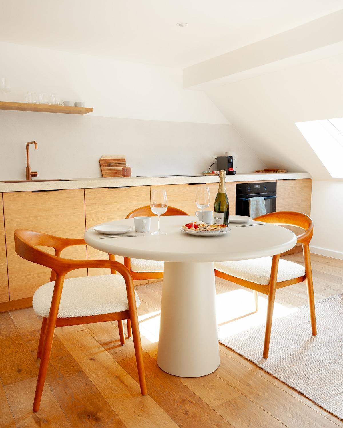 Cozy 1BDR Topfloor duplex flat