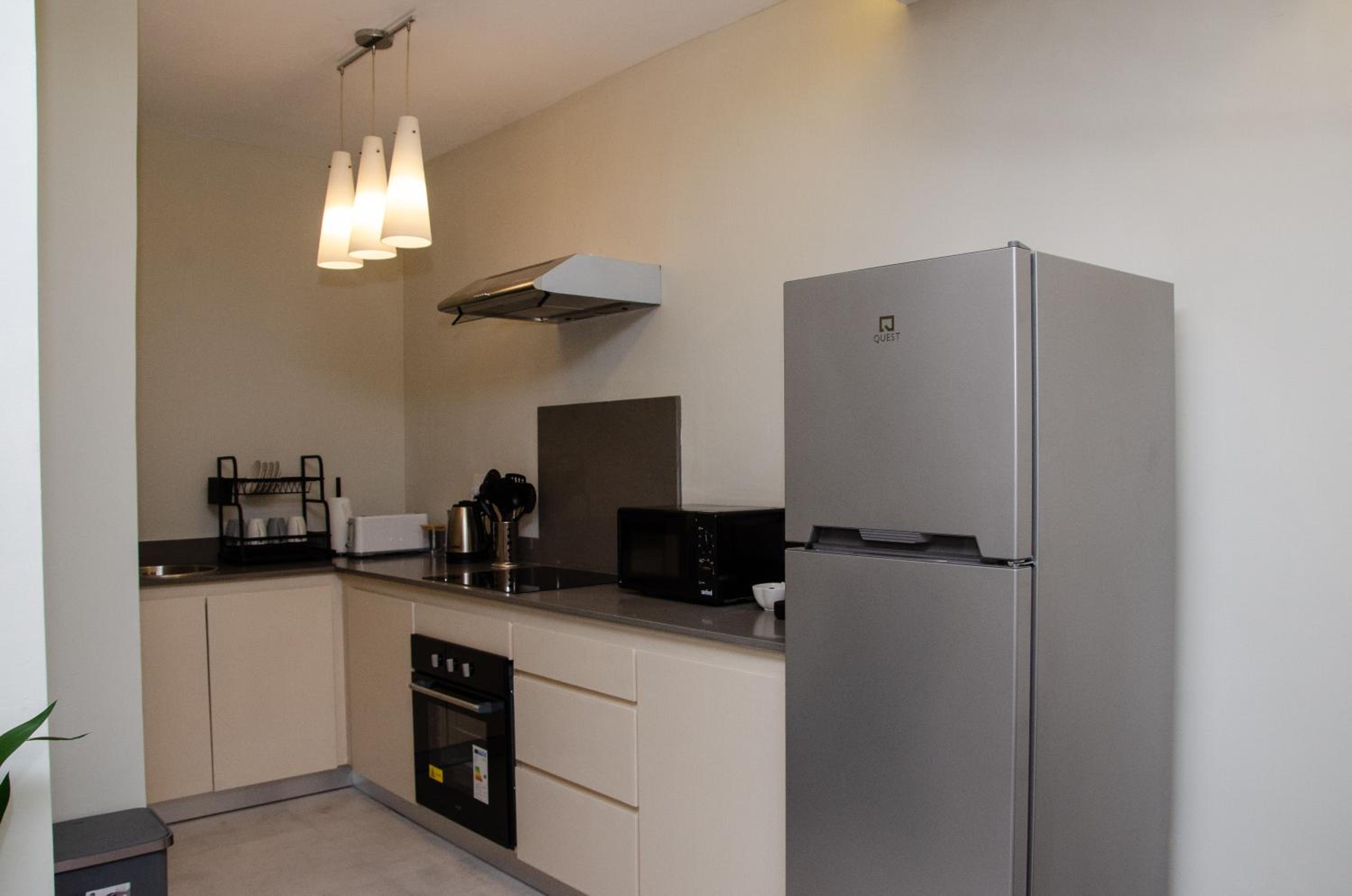 Ellara Escapes - Modern 1-Bedroom Apartment with Hill View - Sodnac, Quatre Bornes