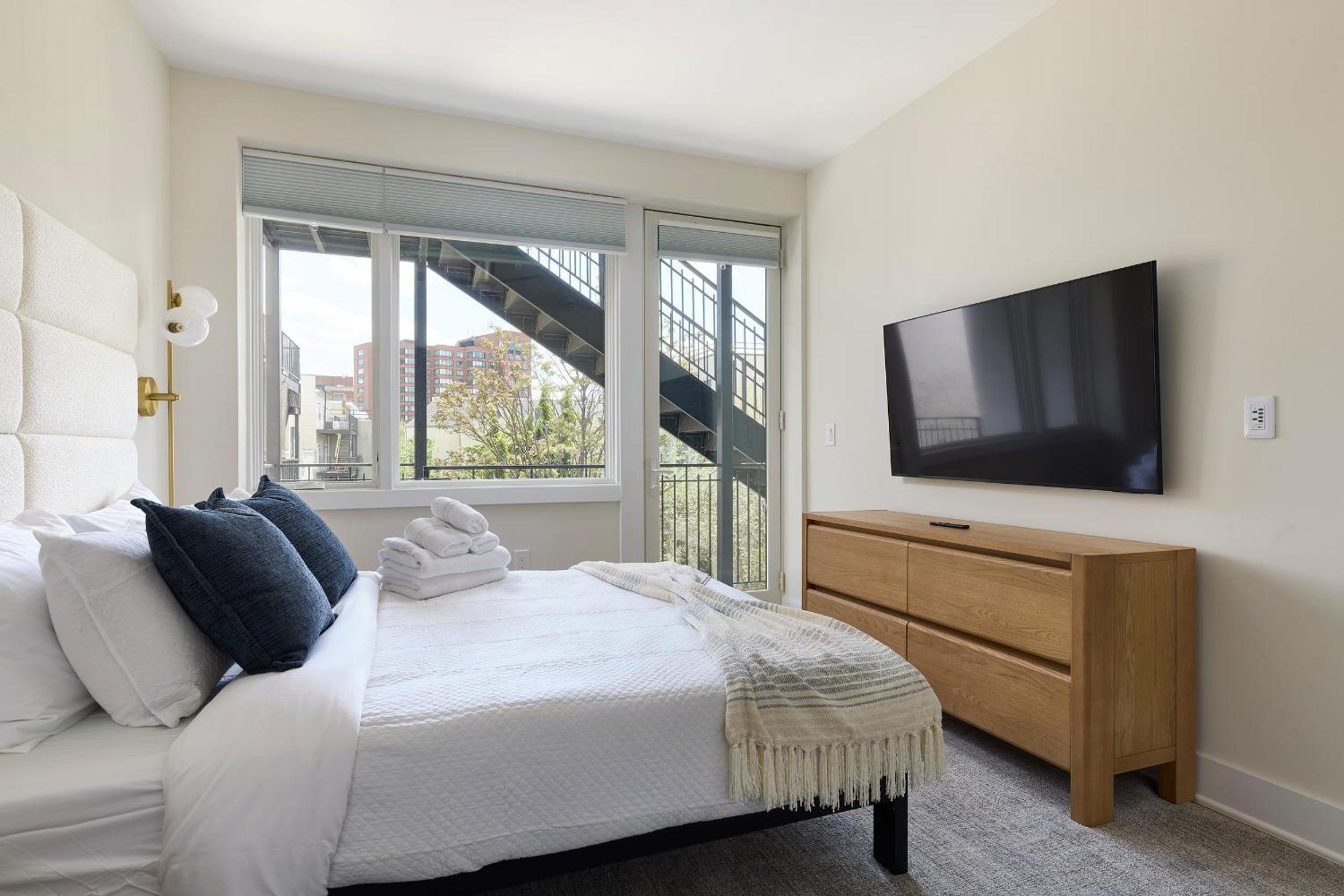 Hoboken Loft Hideaway - walk to PATH