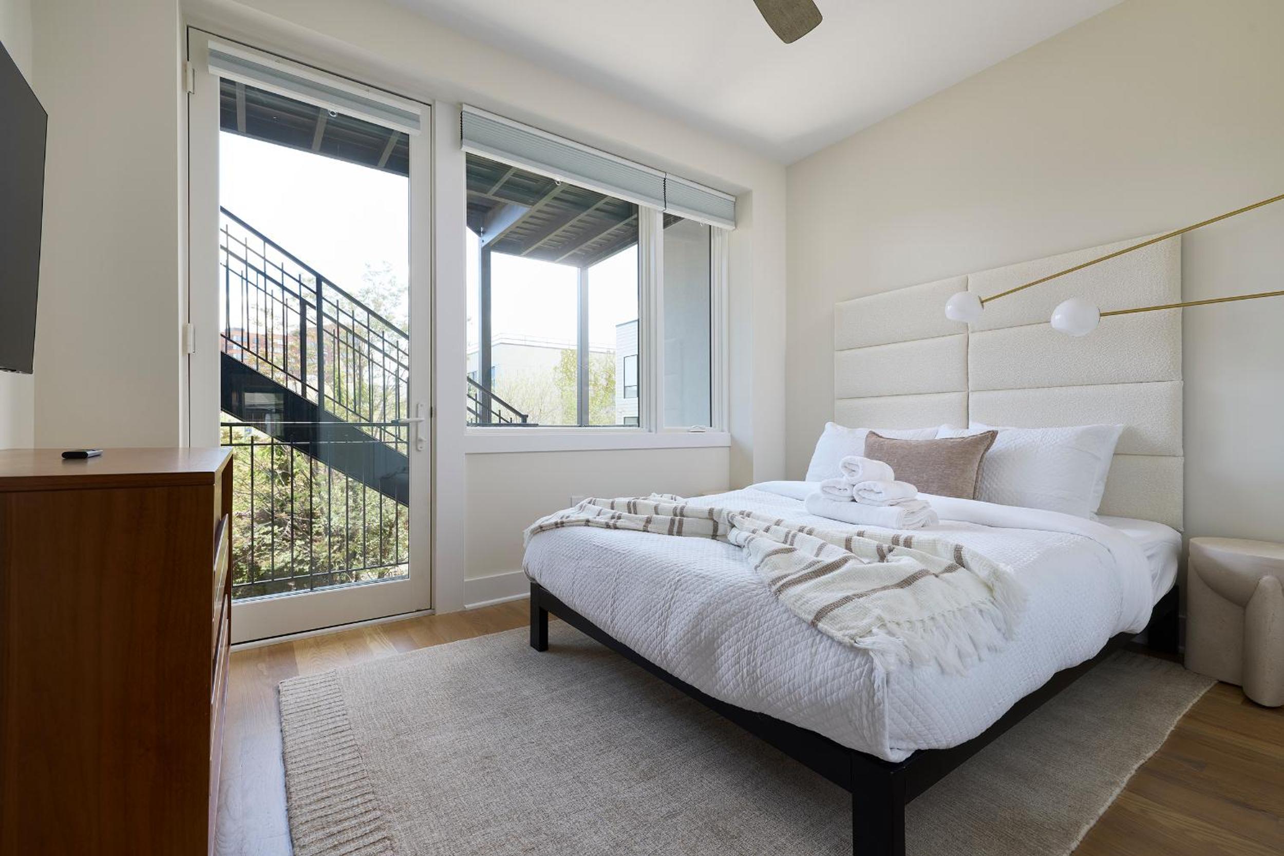Hoboken Loft Hideaway - walk to PATH