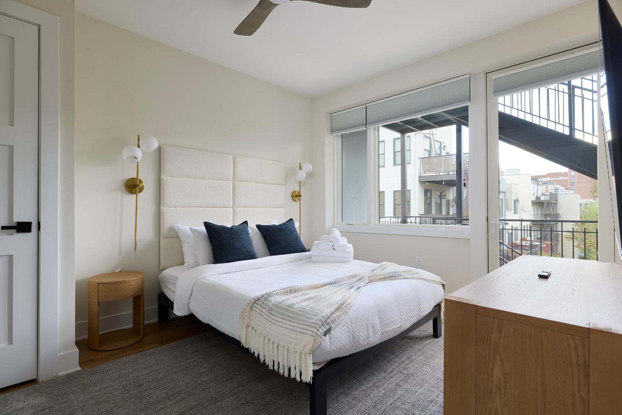 Hoboken Loft Hideaway - walk to PATH