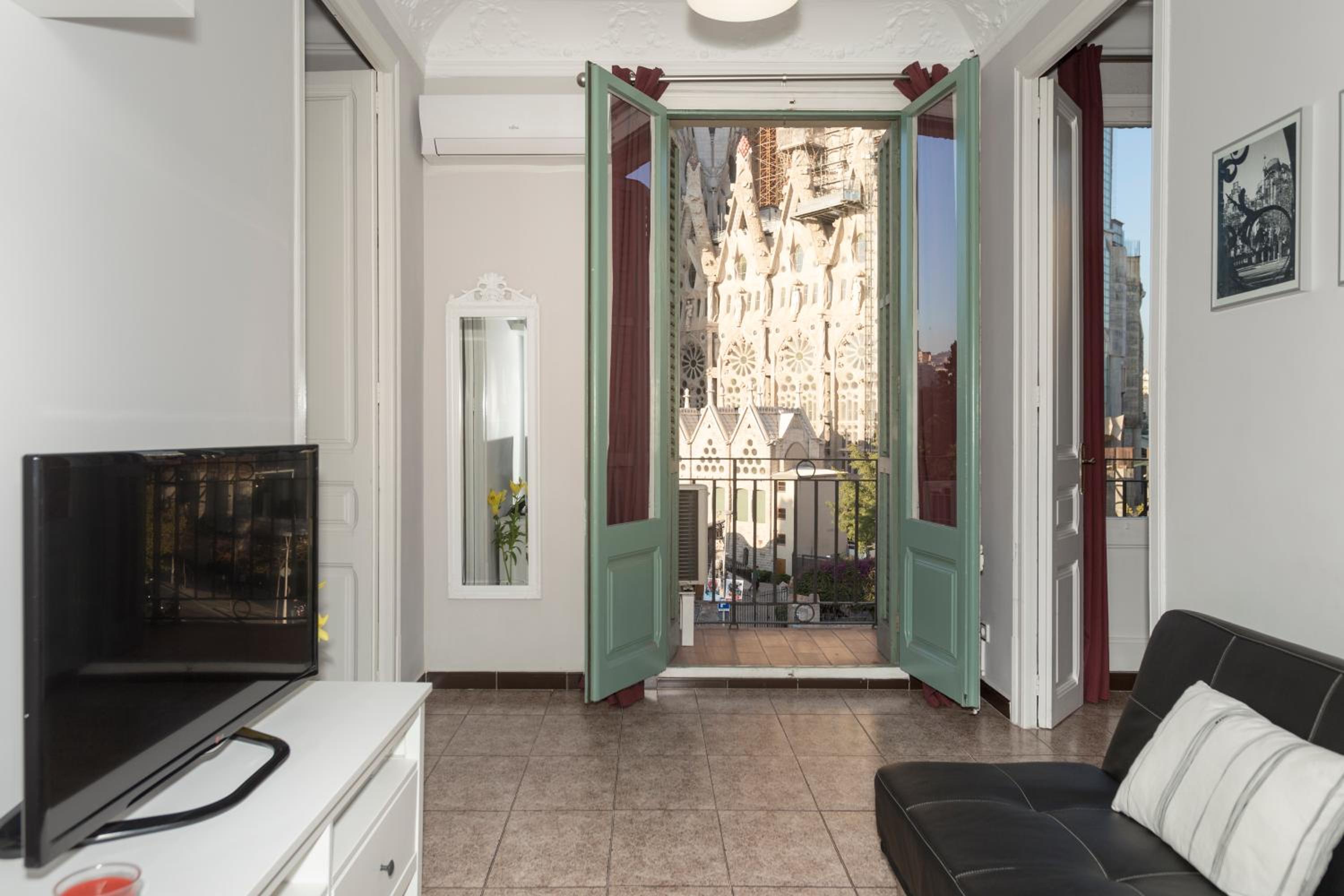 Whatching Sagrada Familia