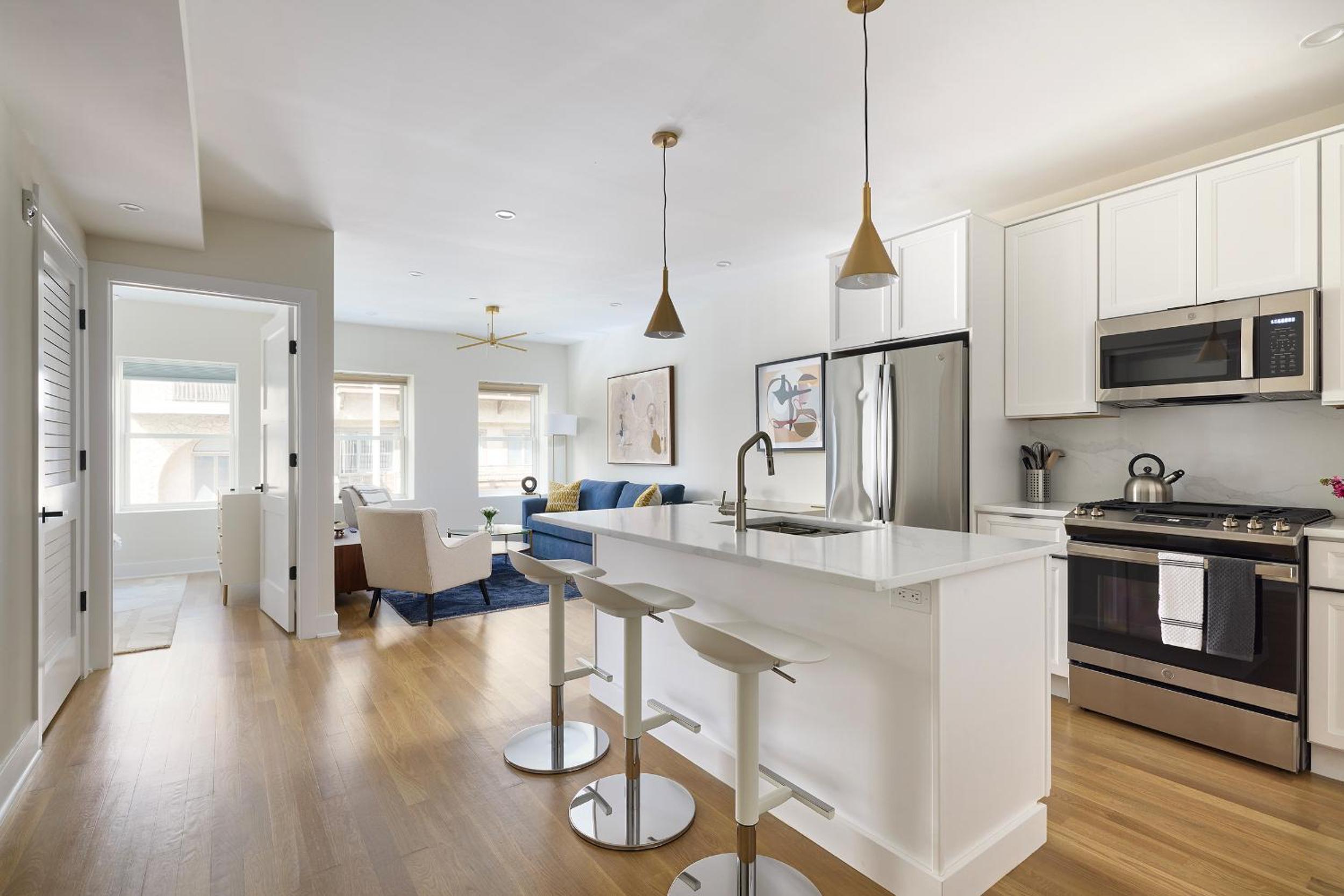 Sunny 2BR Loft • Work Relax Minutes to NYC