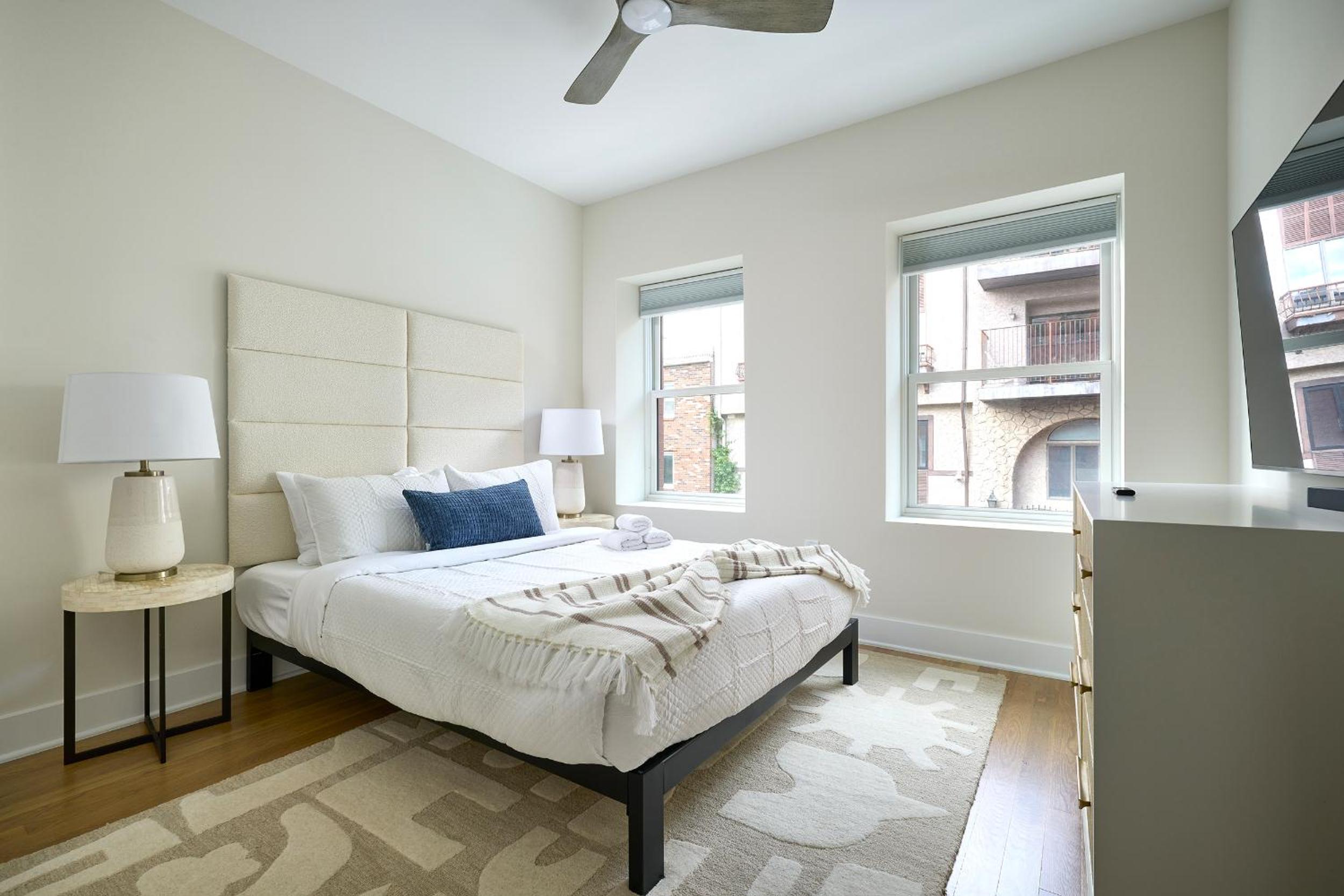 Sunny 2BR Loft • Work Relax Minutes to NYC