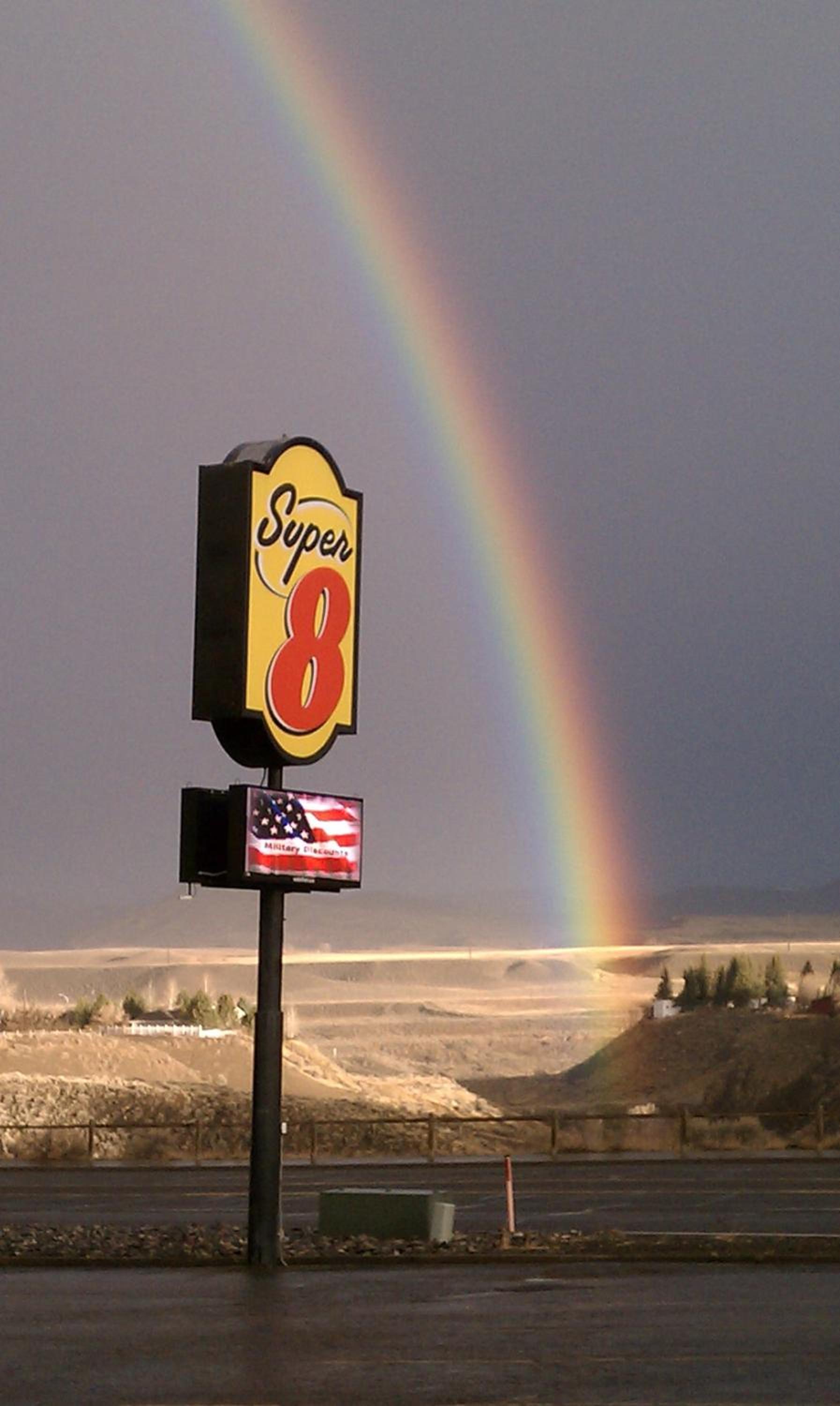 Cody Vacations - Super 8 by Wyndham Cody - Property Image 1