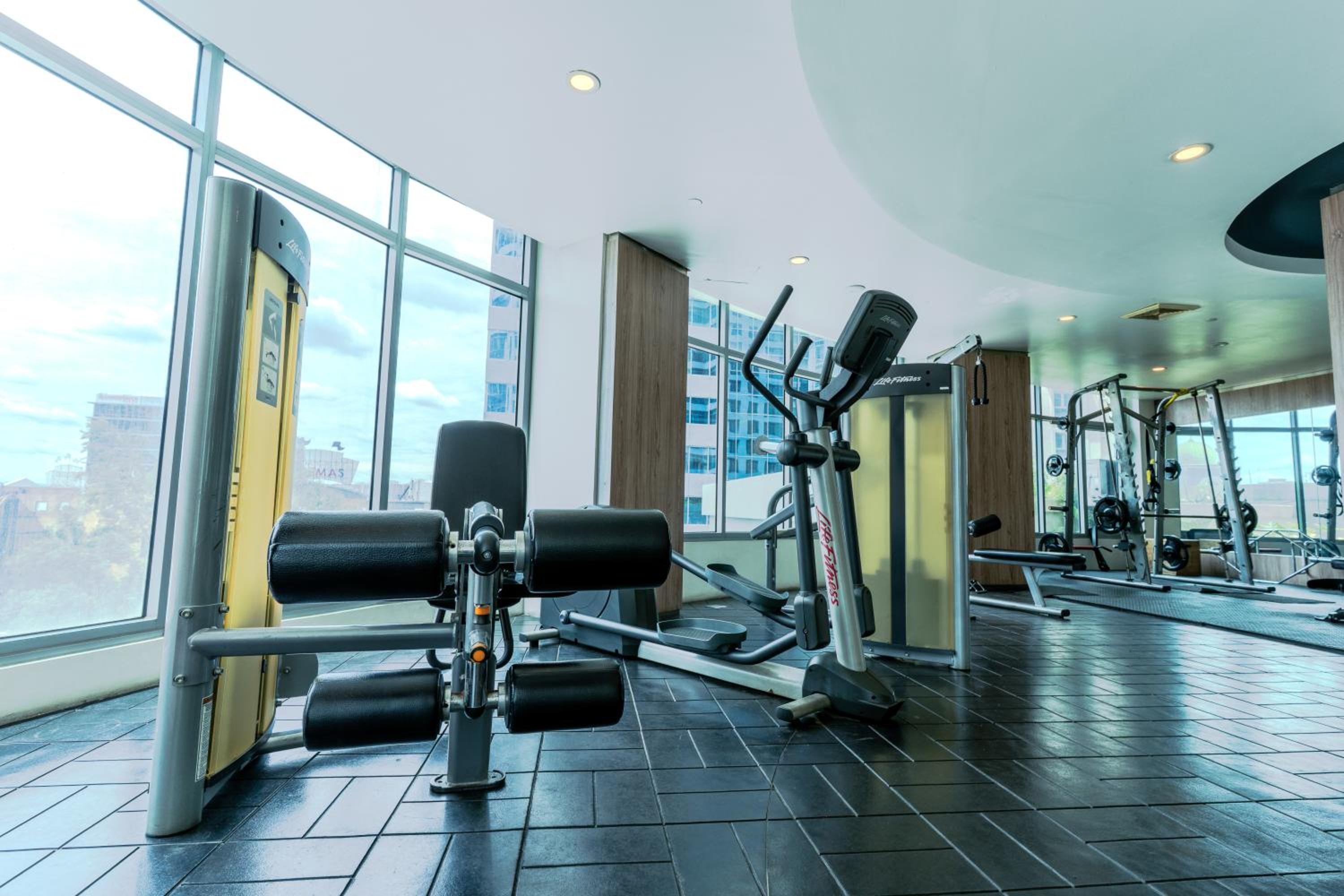 2mins to Malls, Unli Full Body Massage, Eastwood Le Grand 3