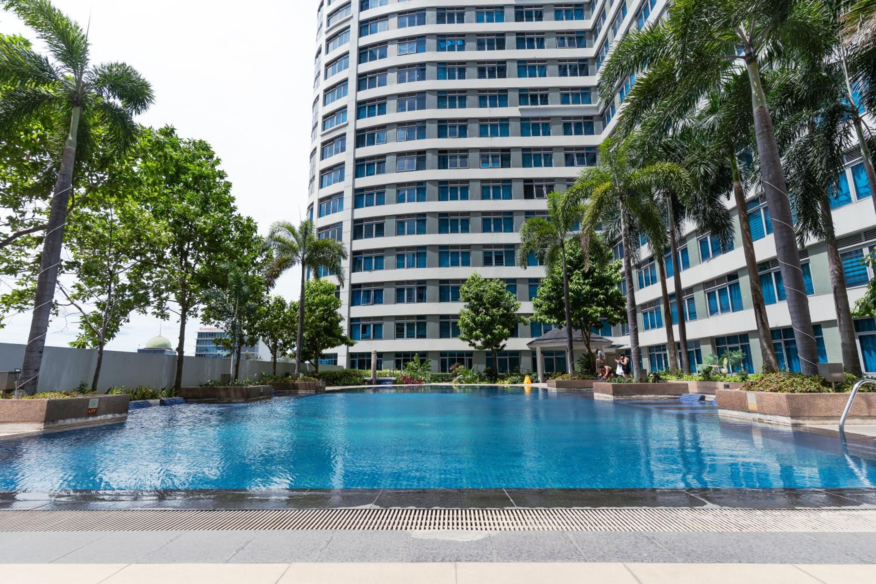 2mins to Malls, Unli Full Body Massage, Eastwood Le Grand 3