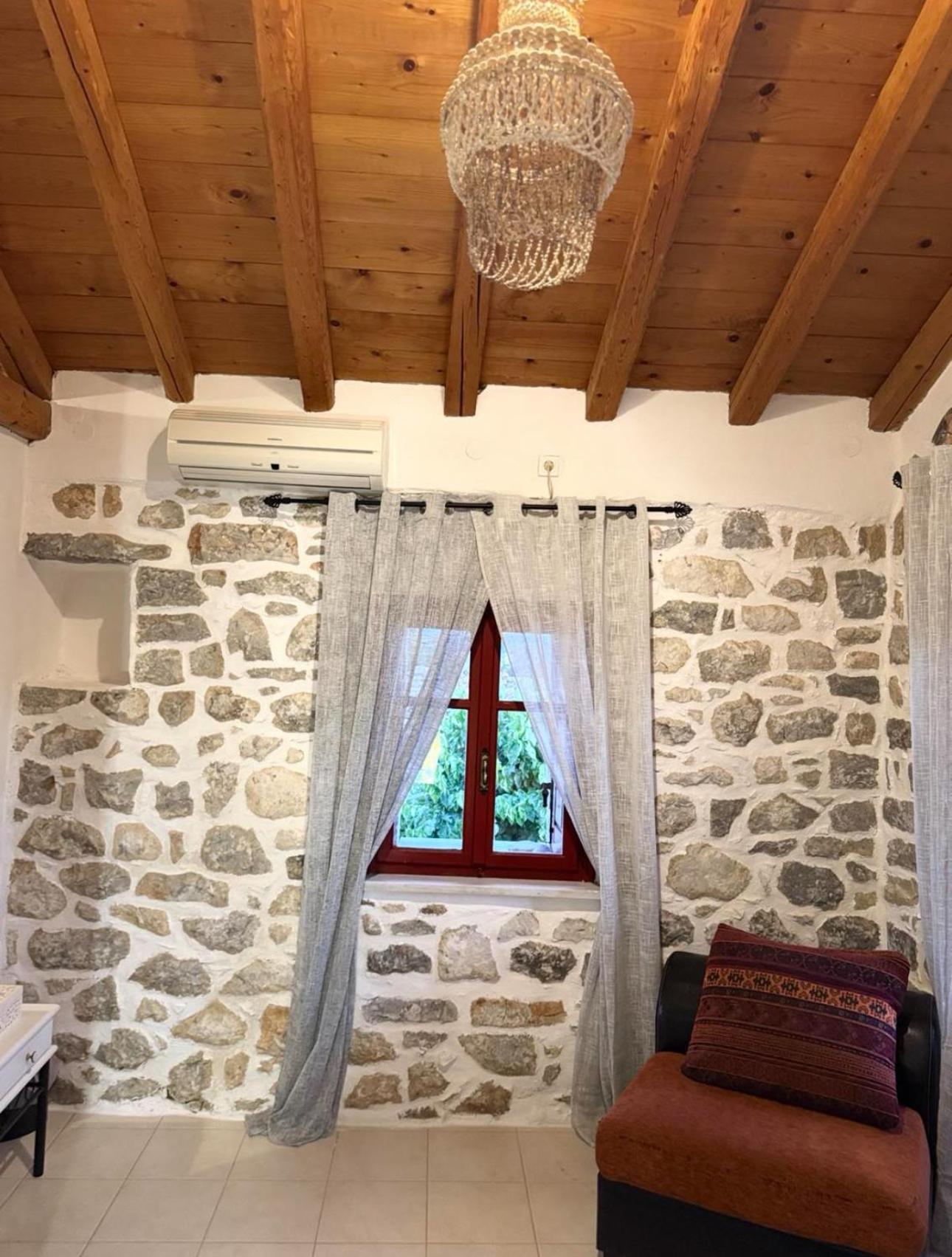 Lithos Areopoli Traditional House