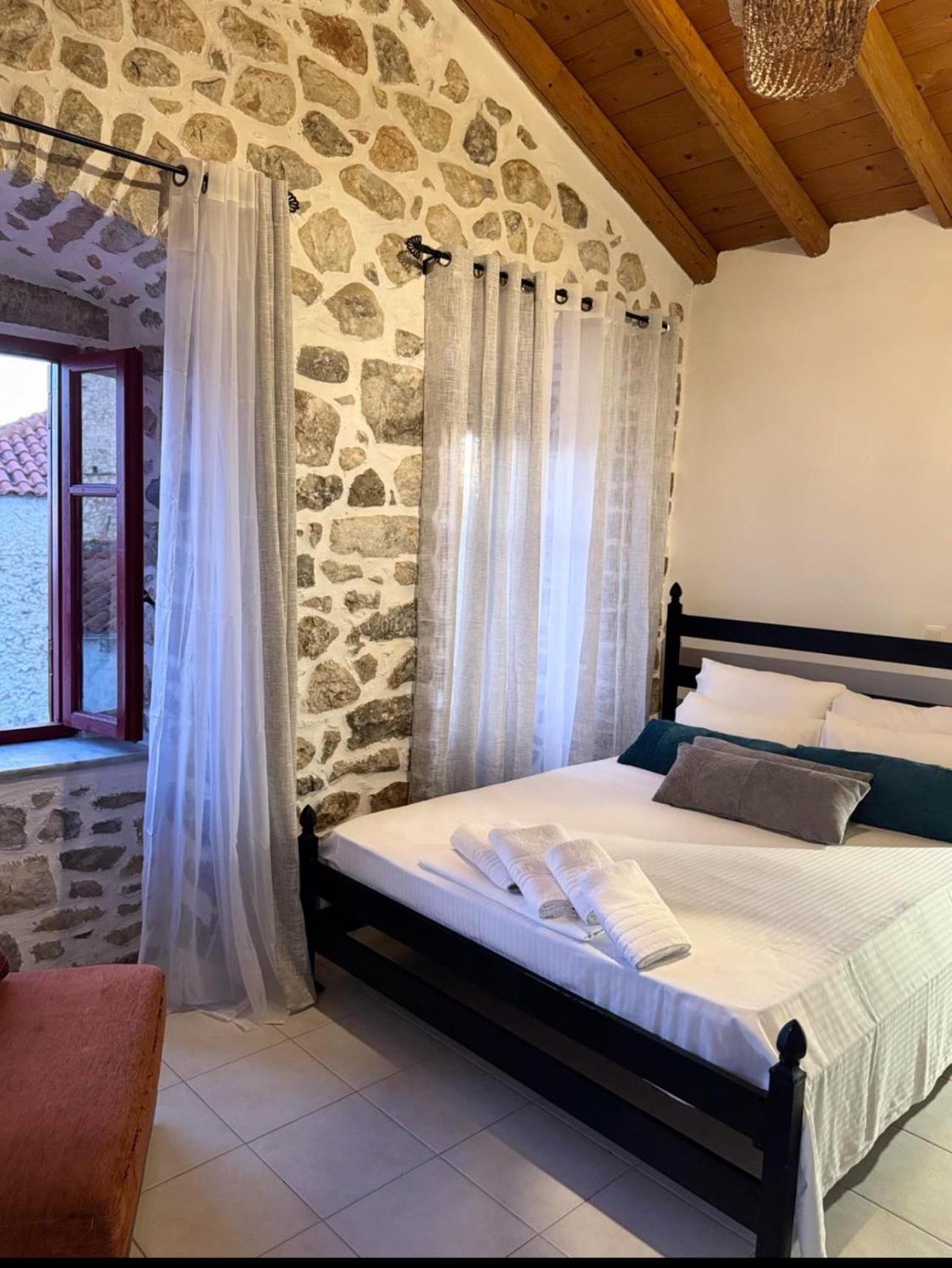 Lithos Areopoli Traditional House
