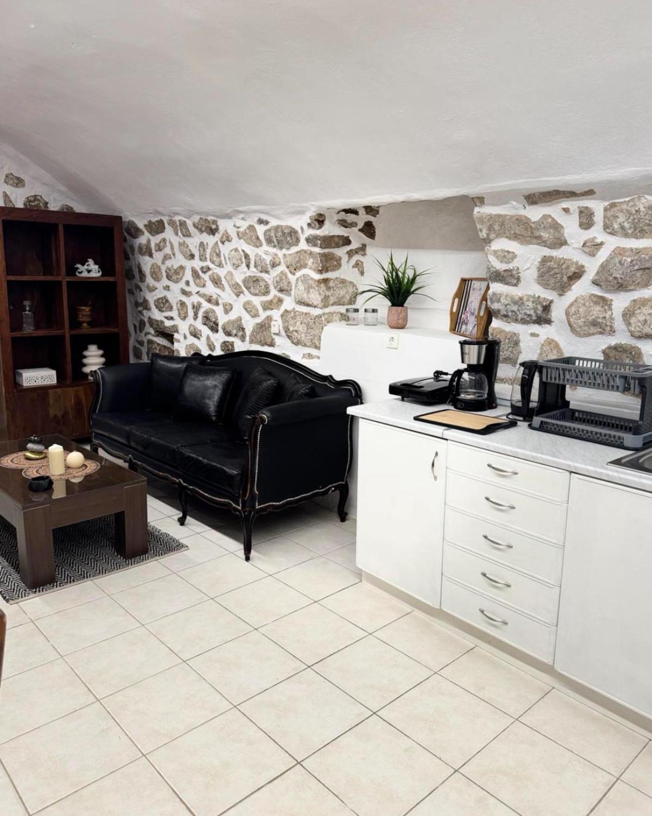 Lithos Areopoli Traditional House