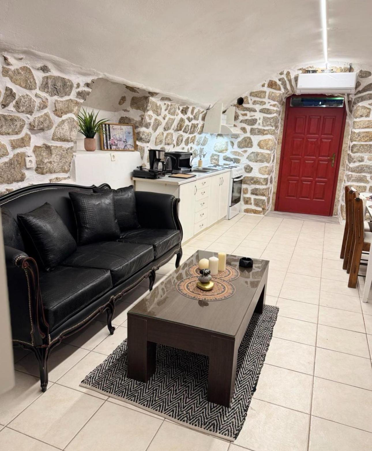 Lithos Areopoli Traditional House