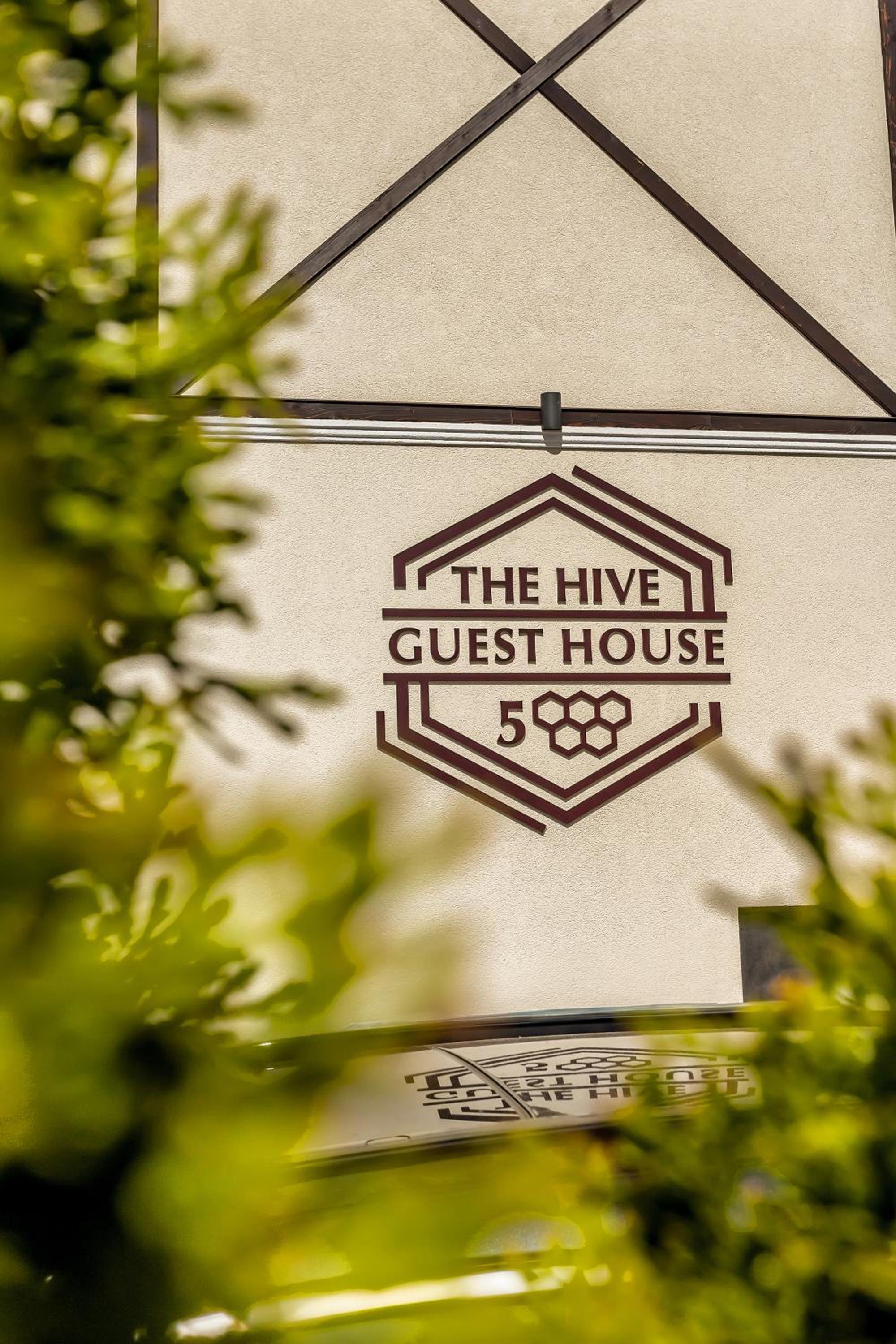 Guest House The Hive