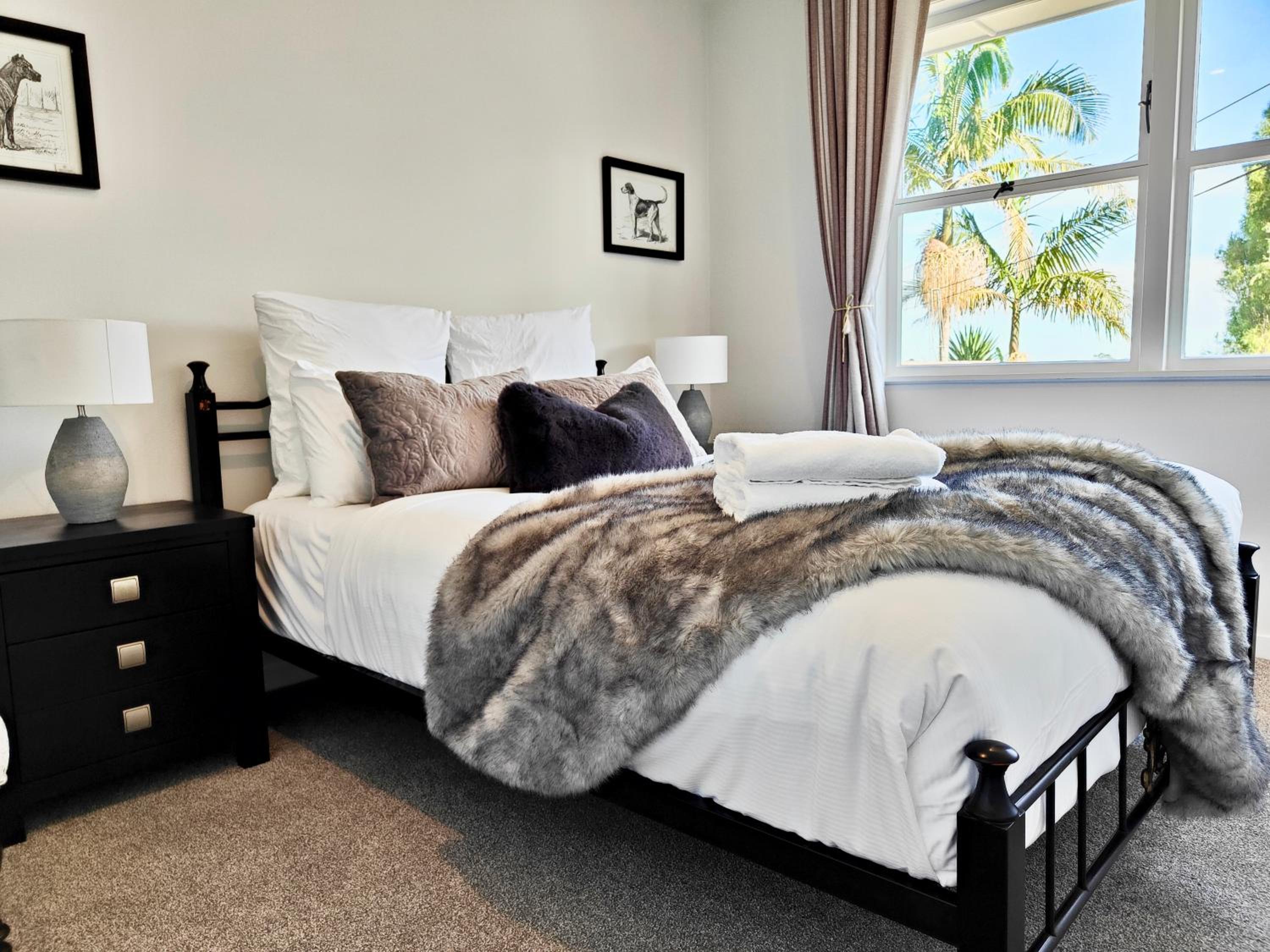 Most Peaceful & Private City Retreat - New AC - CBD 12 KMs & Airport 17KMs Away
