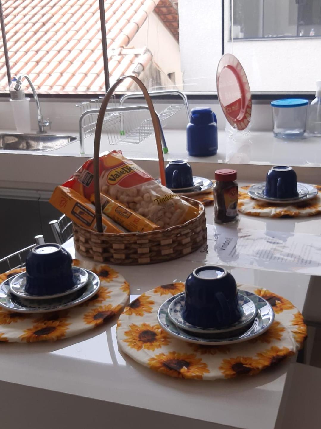 Jeito Mineiro, privacidade para família e grupos -2 quartos- melhor custo-benefício, garagem, sala com cozinha integrada, aconchegante, ambiente moderno e 