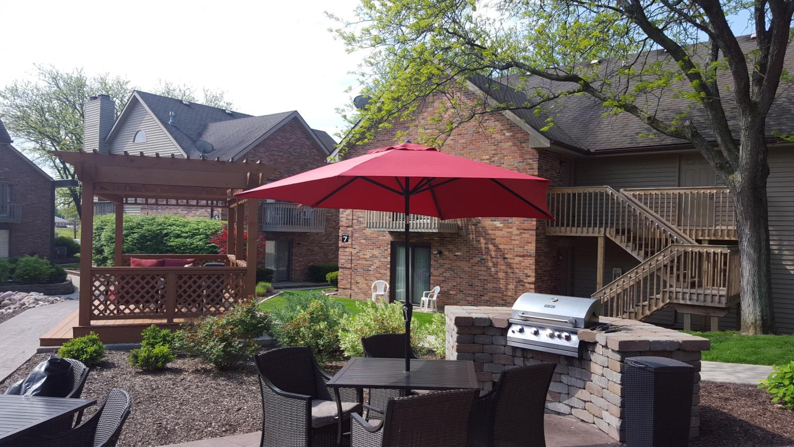 Bloomington Vacations - Eastland Suites Hotel  Conference Center - Property Image 1