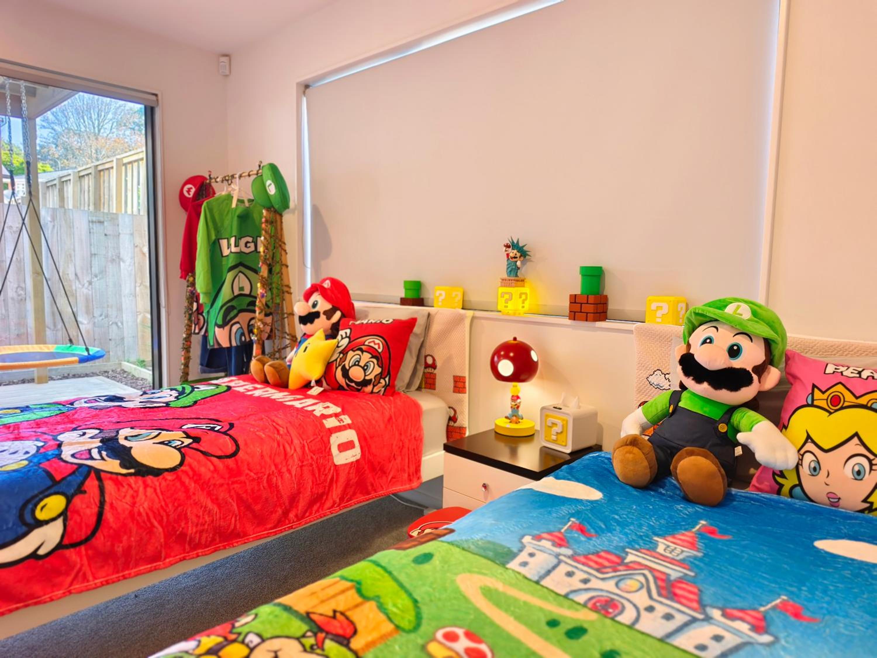 Luxury 4 BR Retreat 4 bath with 3 Master Suites and Kids' Playroom