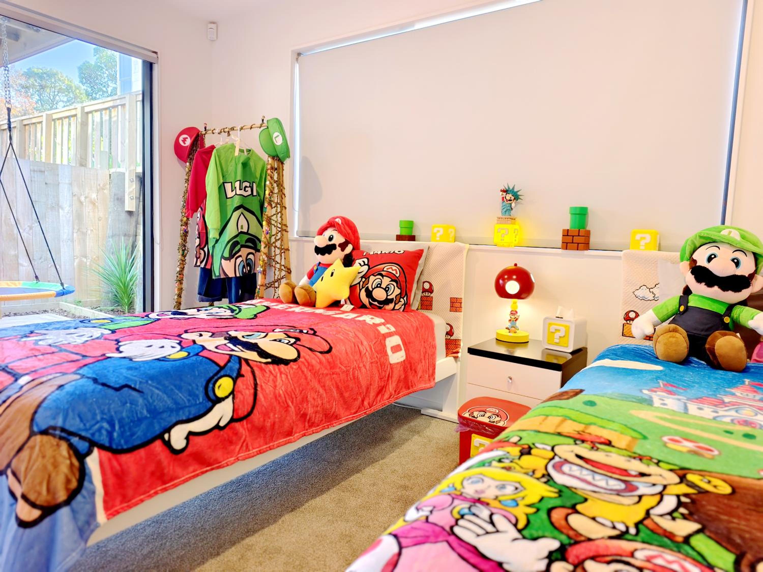 Luxury 4 BR Retreat 4 bath with 3 Master Suites and Kids' Playroom
