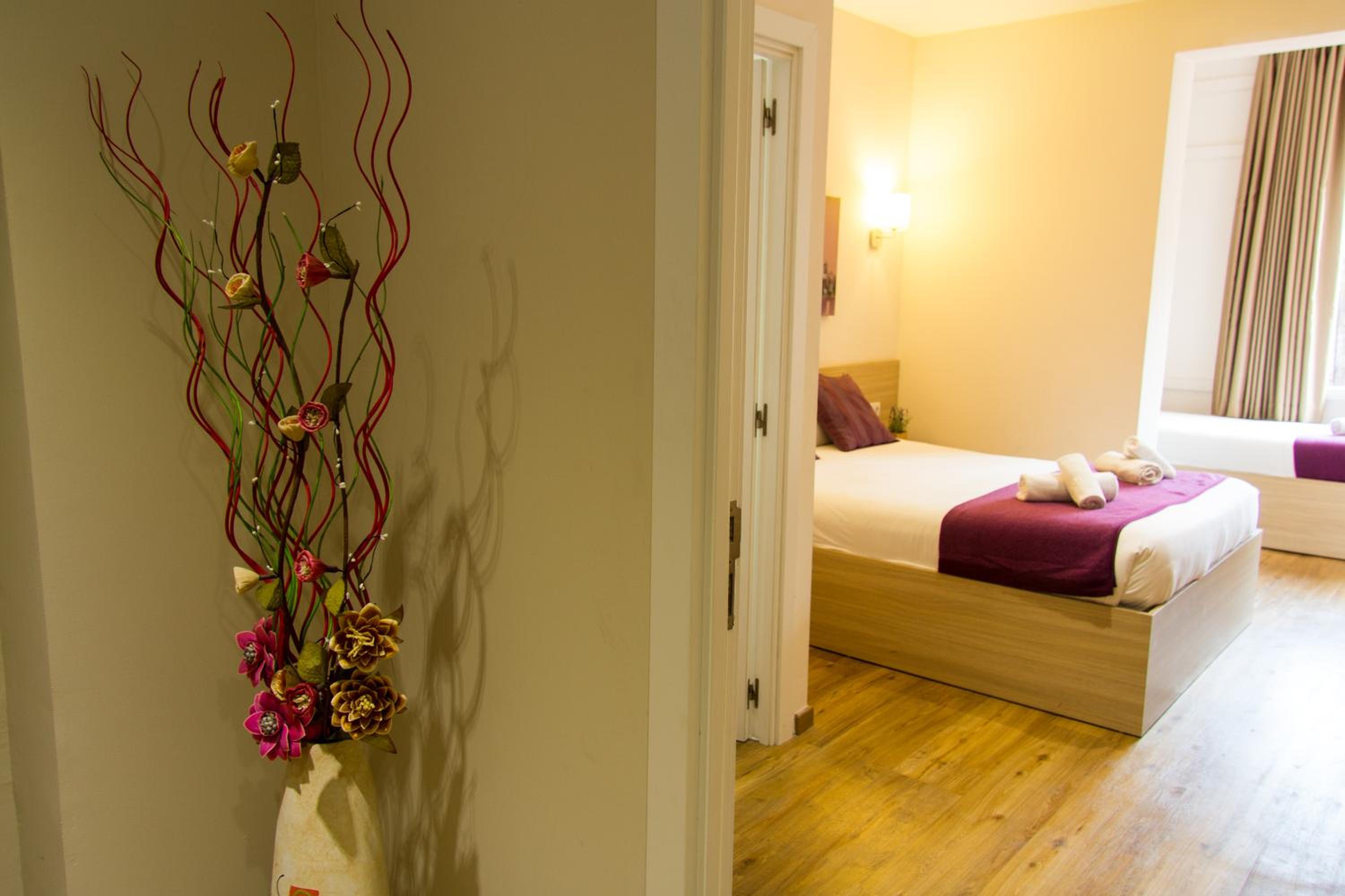 Hostal Barcelona Travel