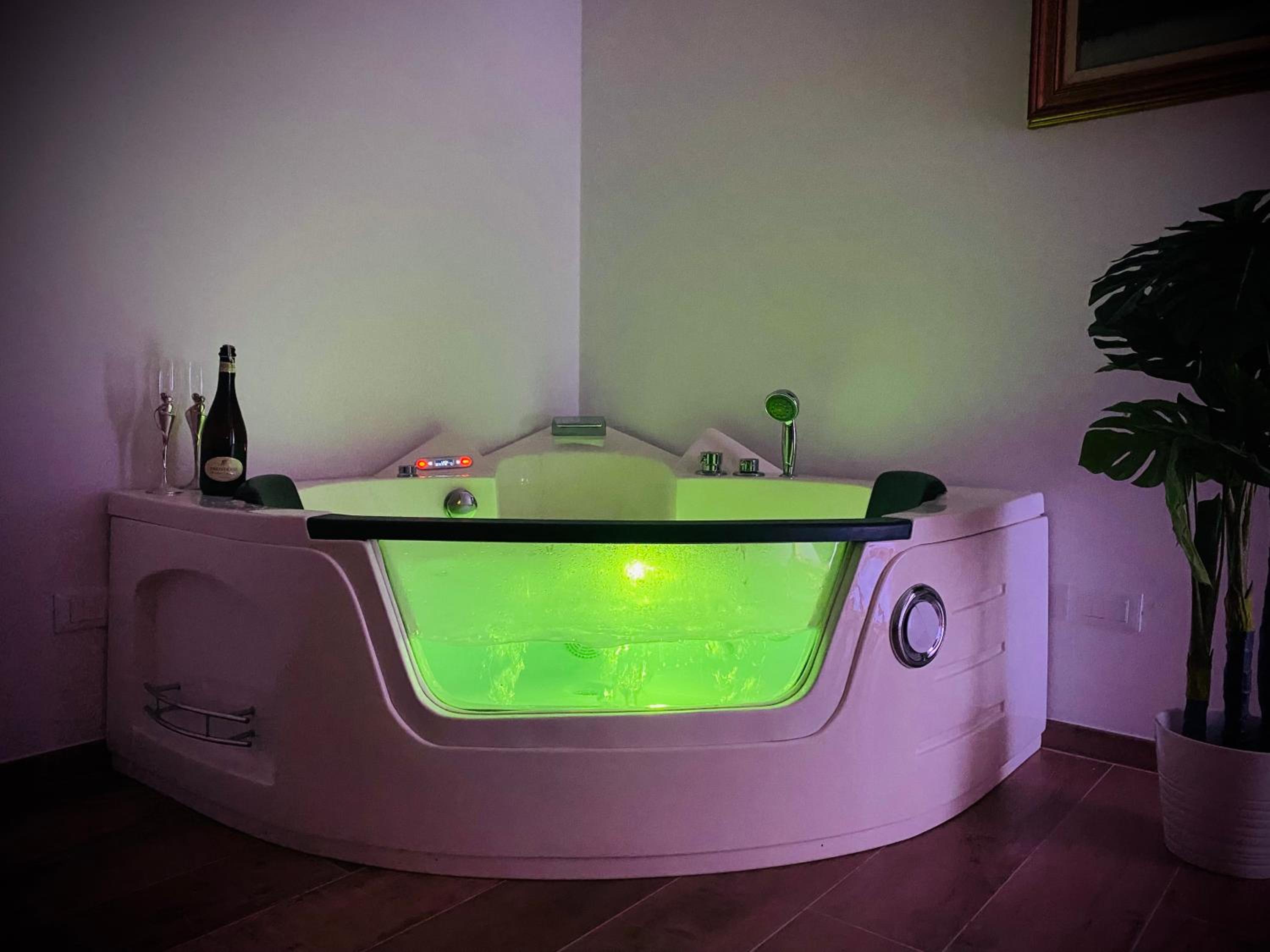 Villa Alexander Suite esclusiva di 100 m con vasca idromassaggio