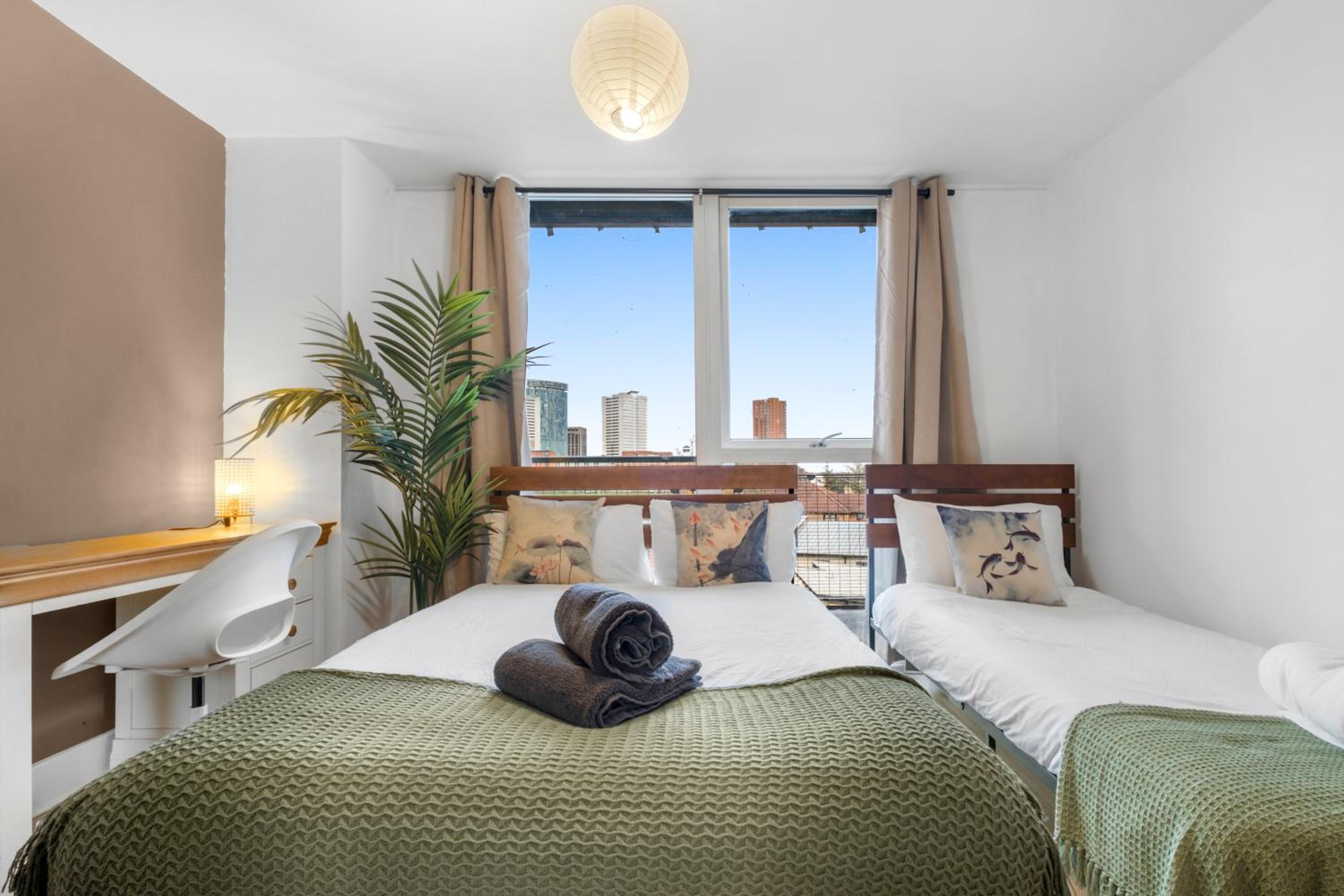 The Asian Zen Suite- Balcony - Netflix and City View