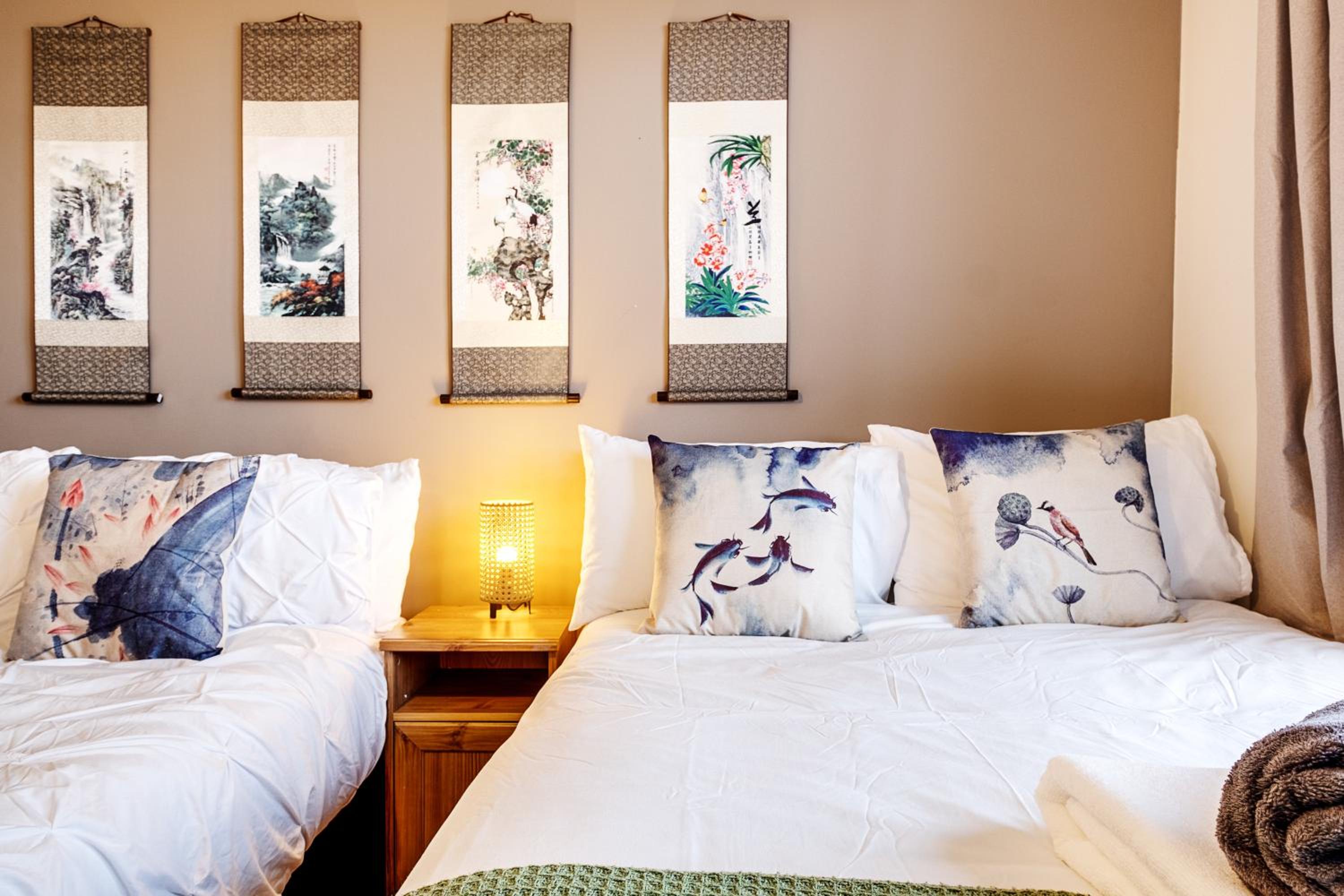 The Asian Zen Suite- Balcony - Netflix and City View