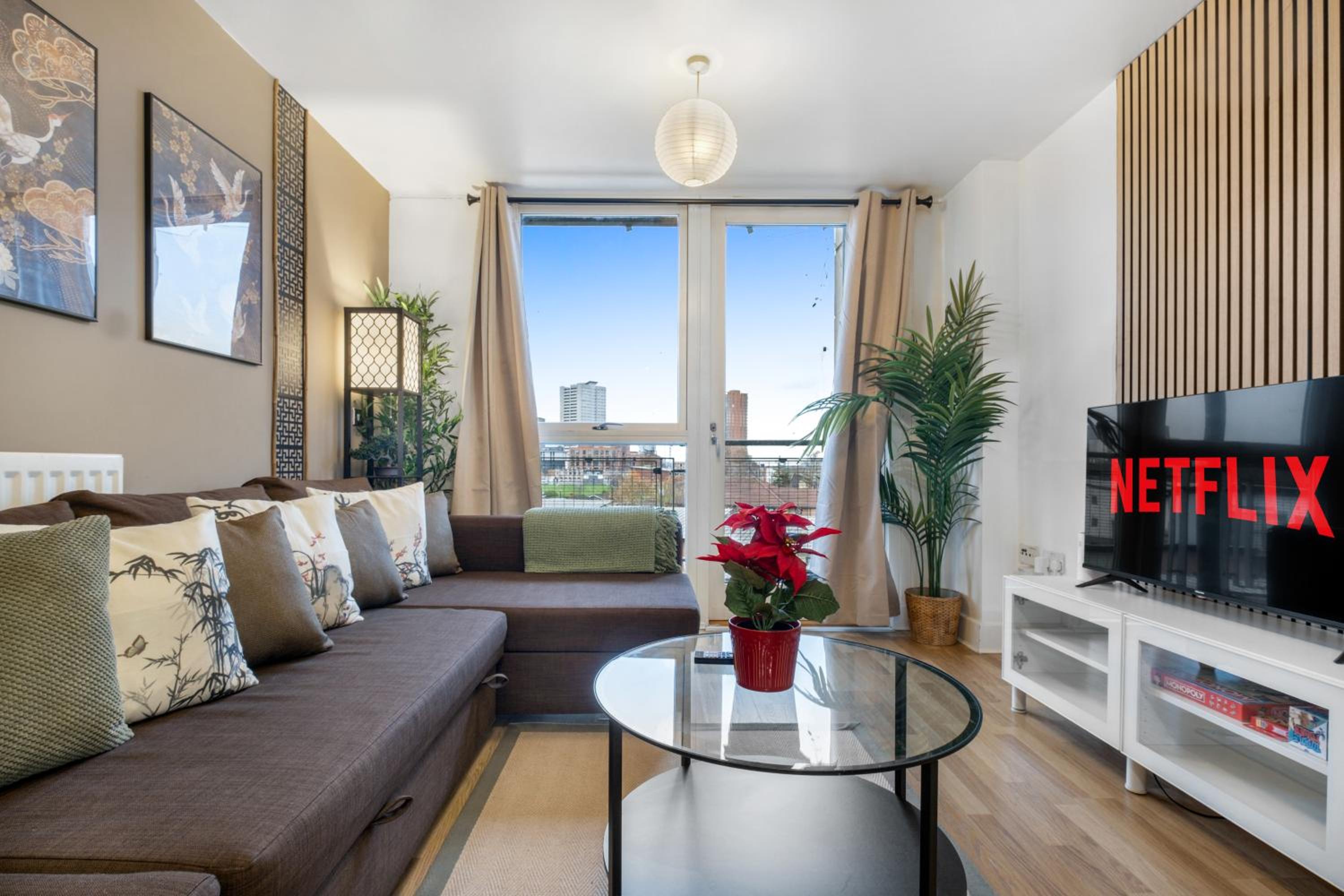 The Asian Zen Suite- Balcony - Netflix and City View