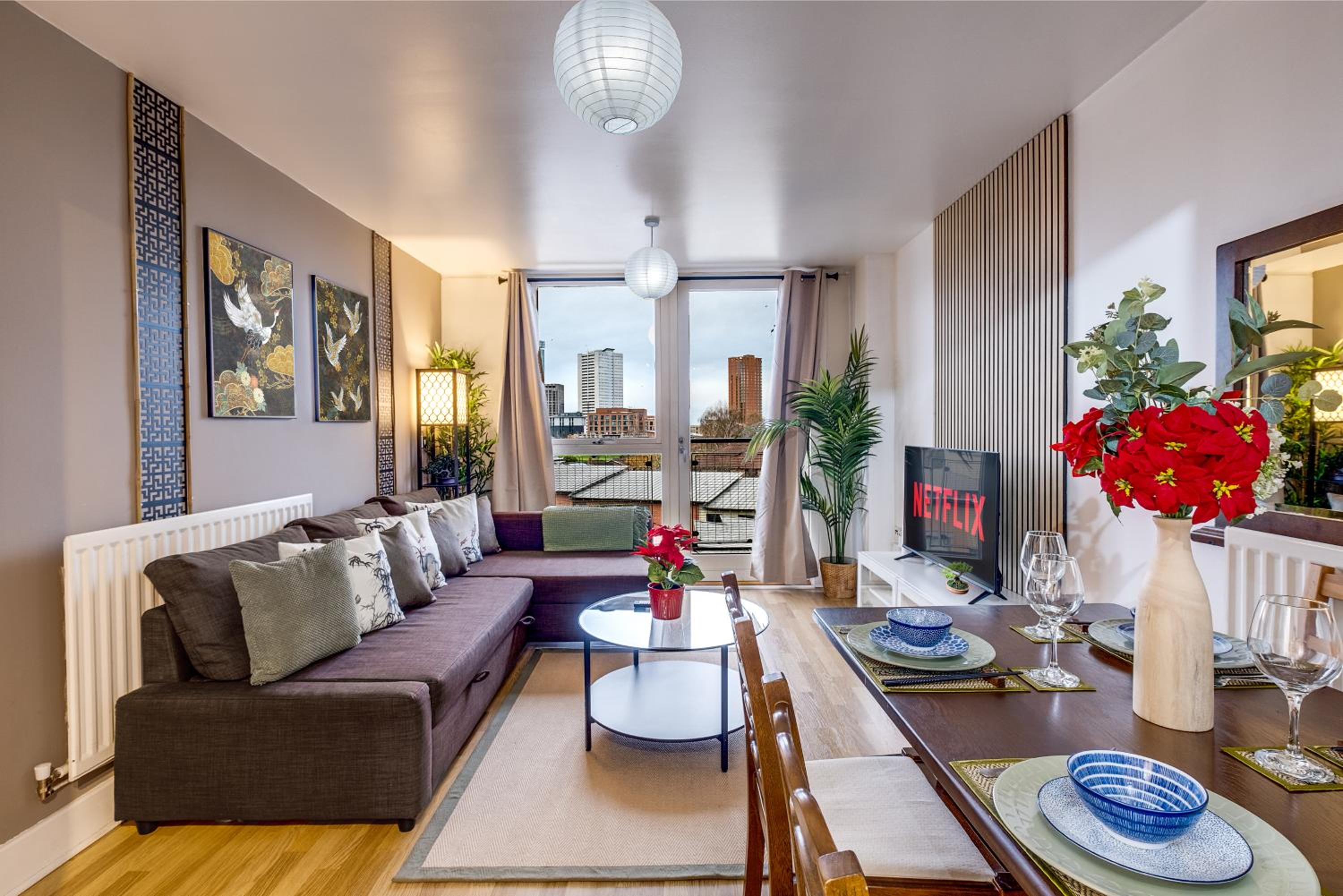 The Asian Zen Suite- Balcony - Netflix and City View