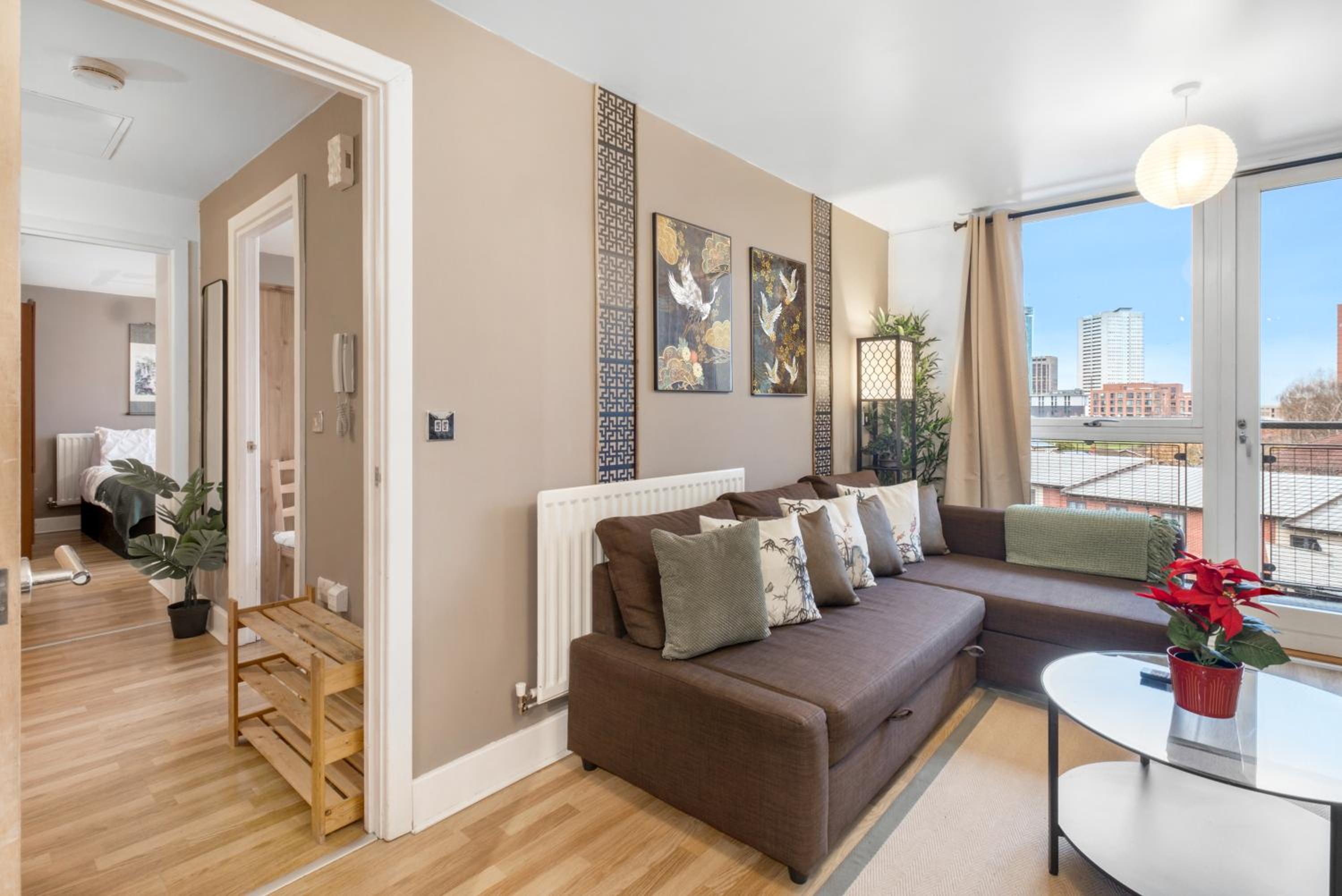 The Asian Zen Suite- Balcony - Netflix and City View