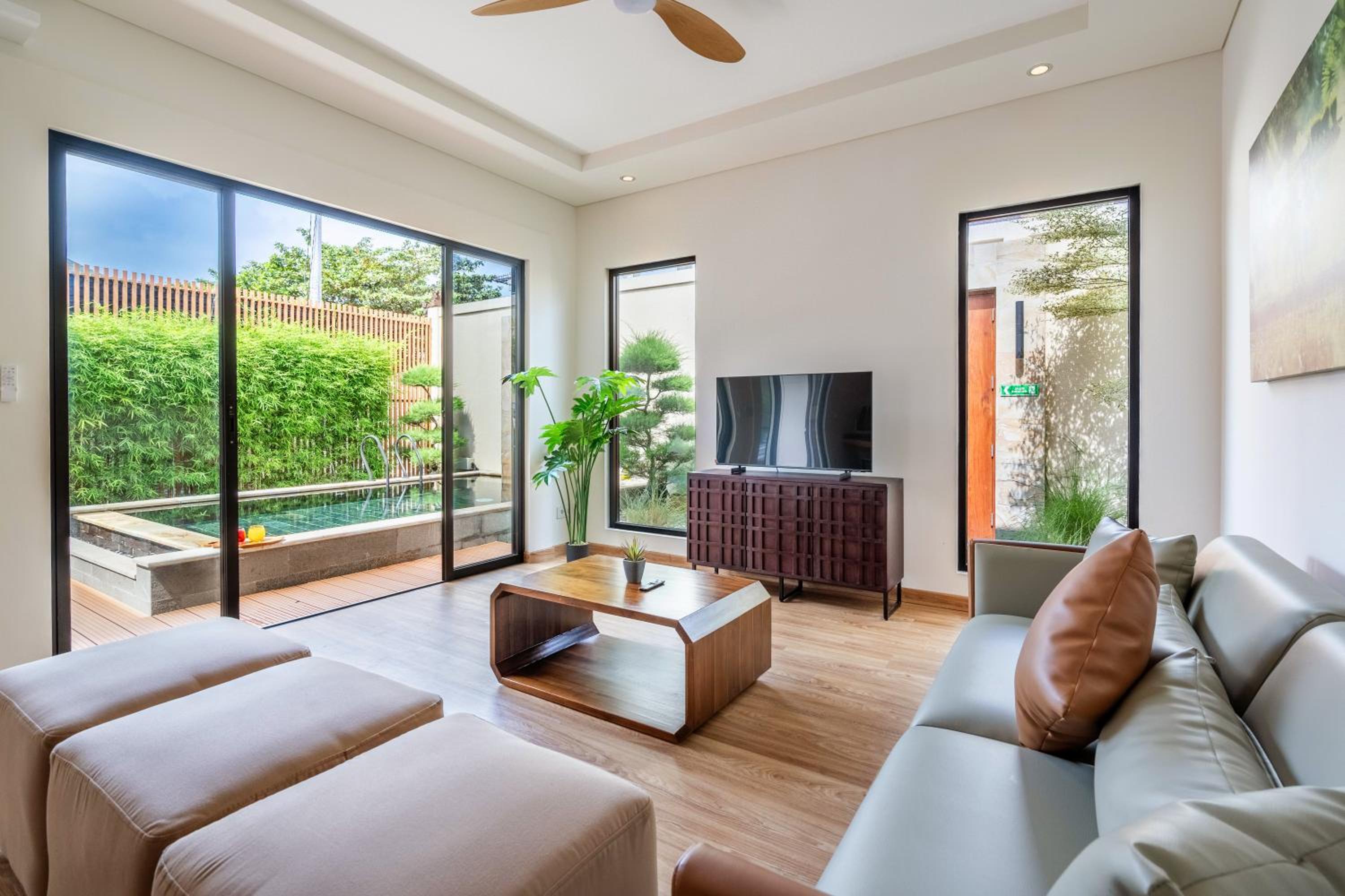 Oasis Residences Sanur - Modern 3-BR Villa with Private Pool & Fast WiFi