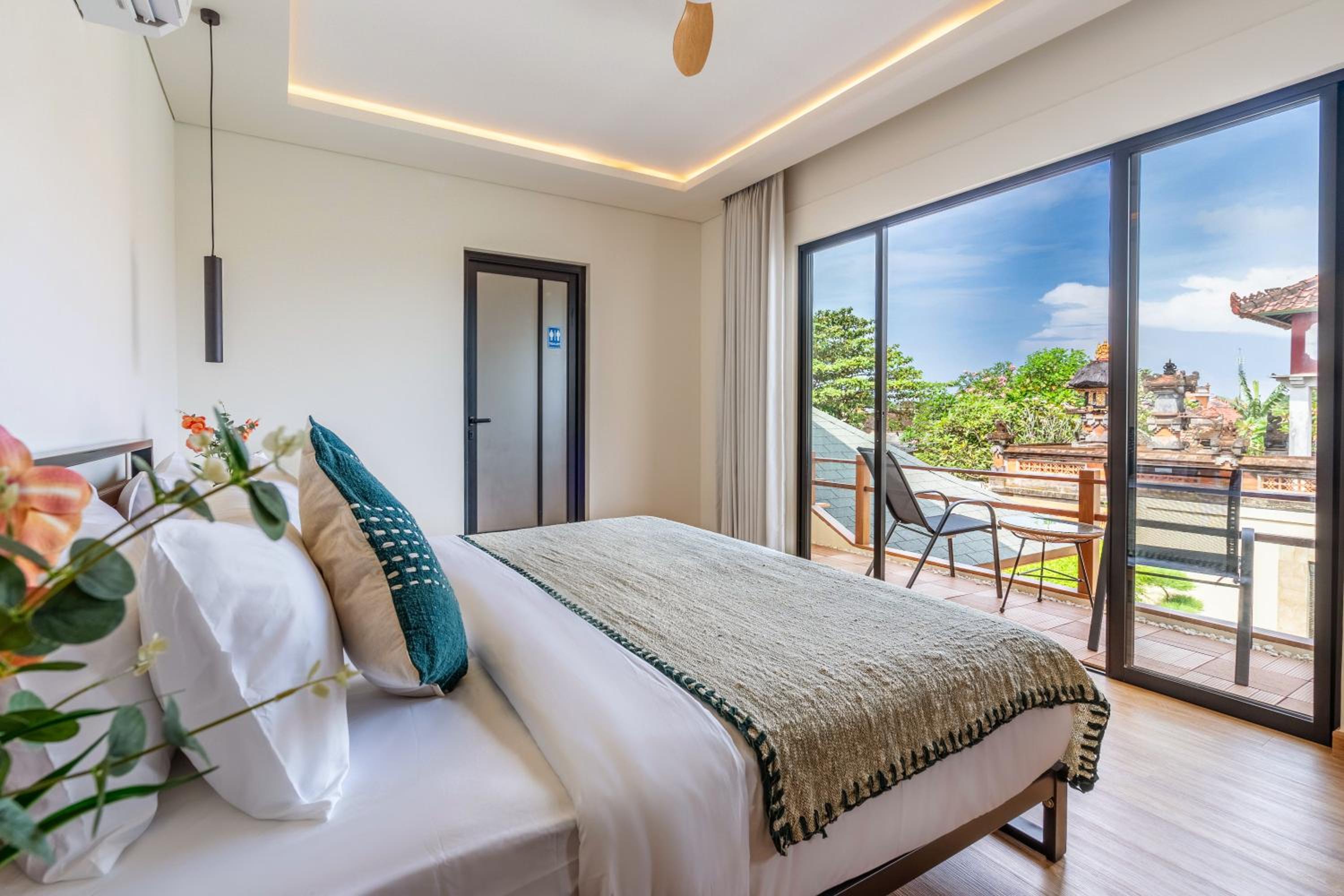 Oasis Residences Sanur - Modern 3-BR Villa with Private Pool & Fast WiFi