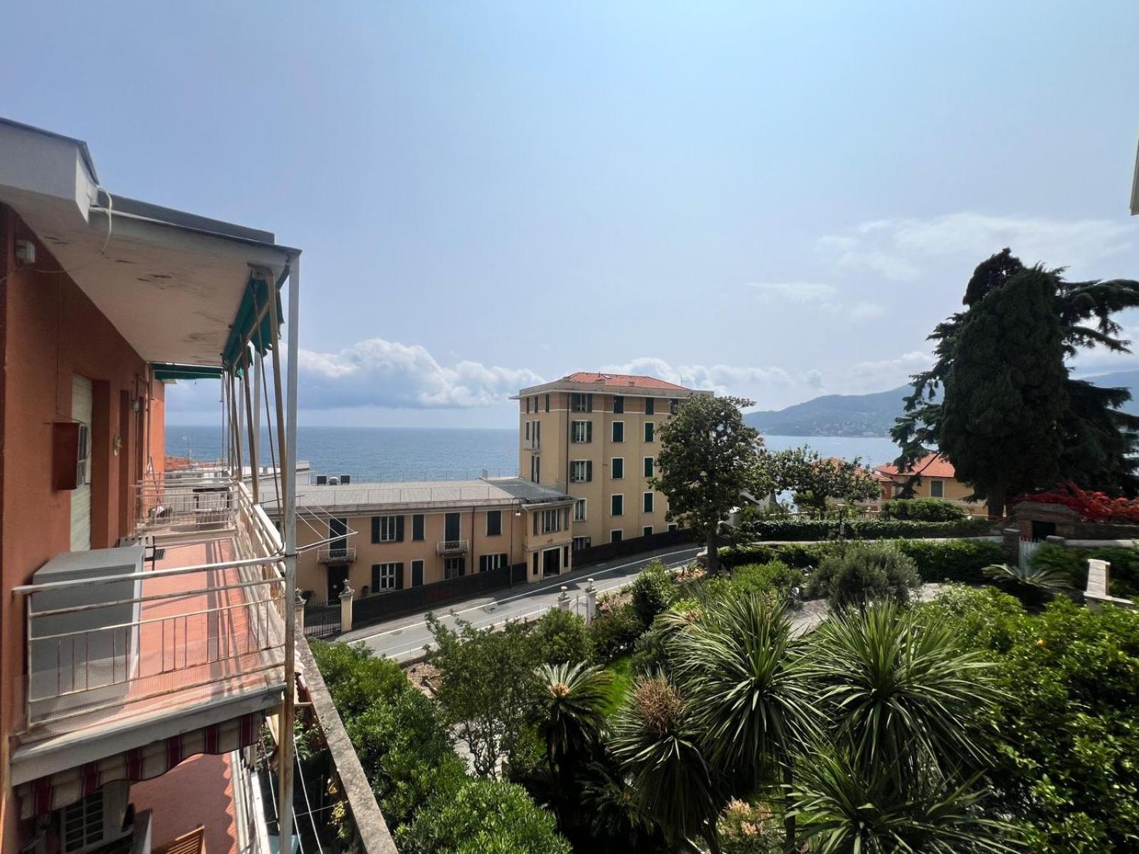 WELCOME RIVIERA-Primavera 1A- Vista mare- spazioso e comodo appartamento-2 bagni-wifi-aria condizionata in ogni stanza-garage a pagamento 15 euro al giorno