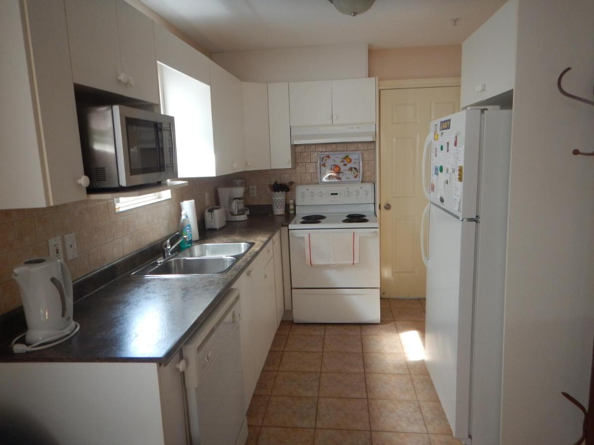 Clean Quiet Comfortable suite; Coquitlam Center