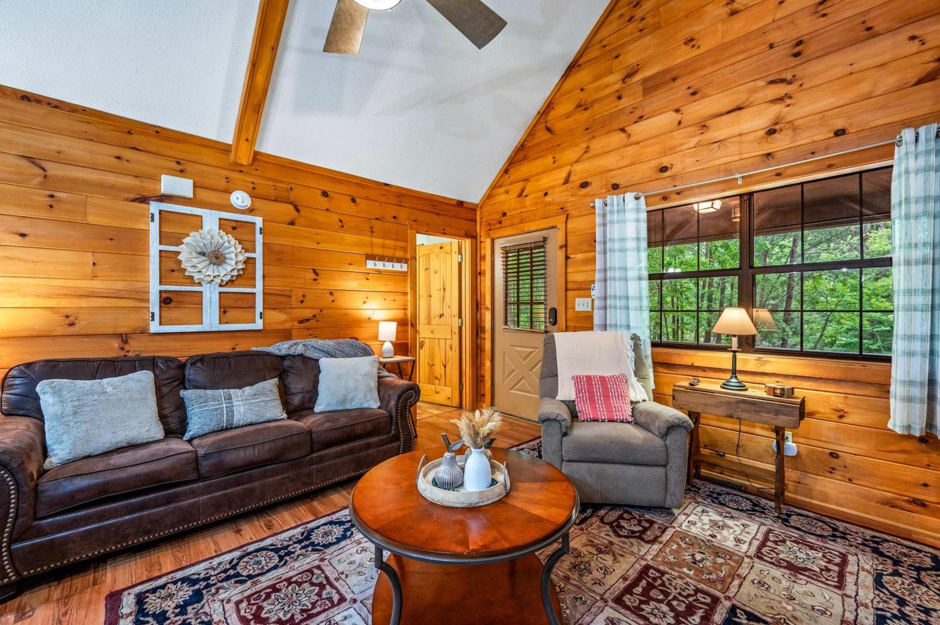 Serene Escape Minutes from Smoky Mountain Fun