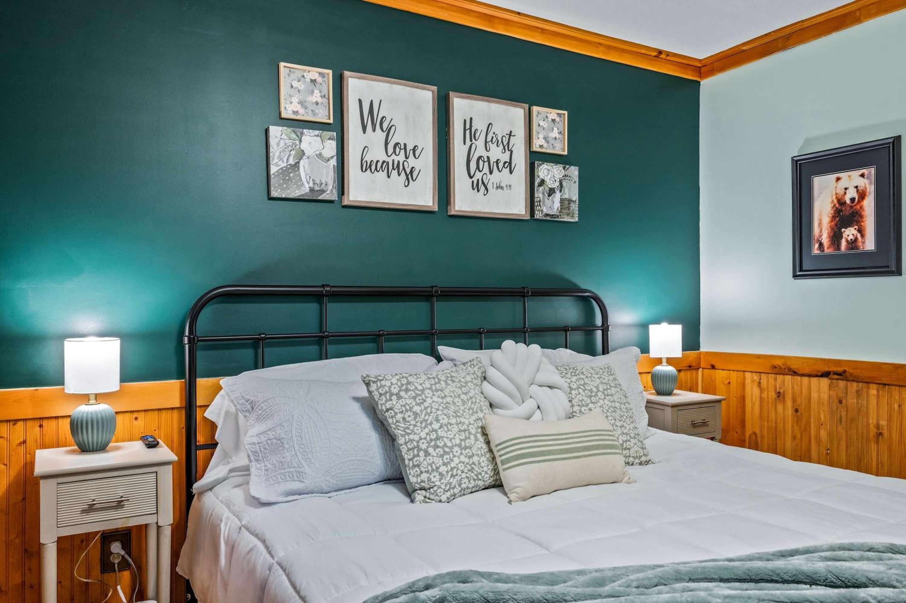Serene Escape Minutes from Smoky Mountain Fun