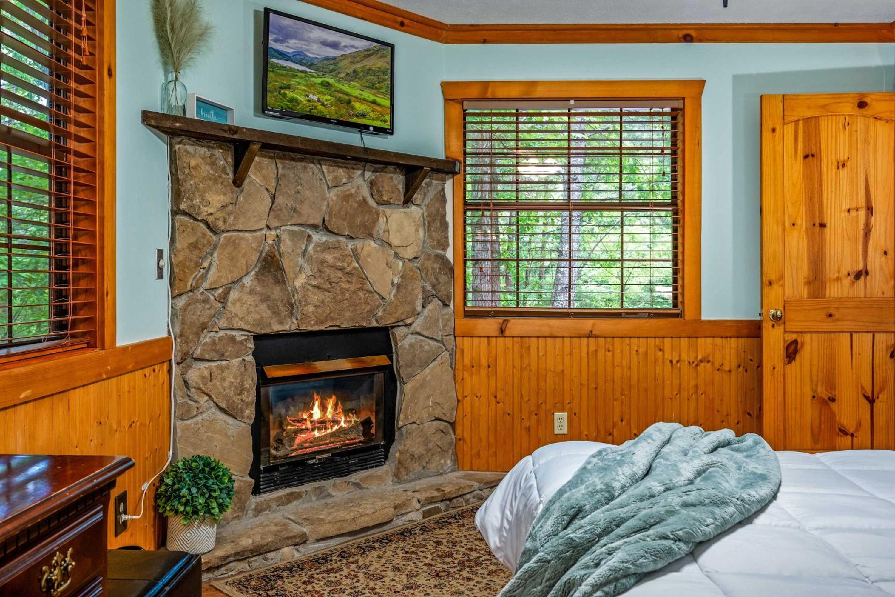 Serene Escape Minutes from Smoky Mountain Fun
