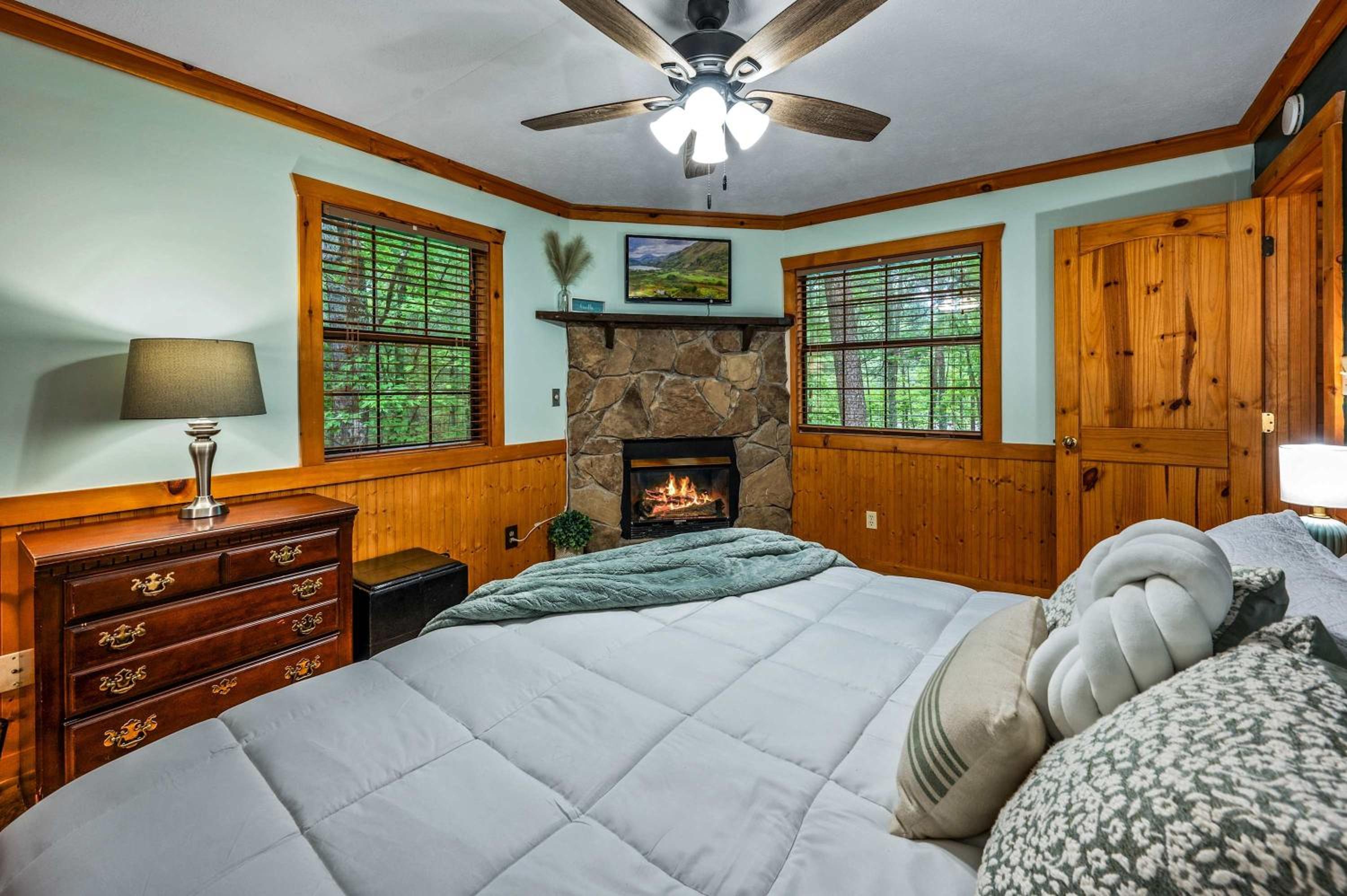 Serene Escape Minutes from Smoky Mountain Fun