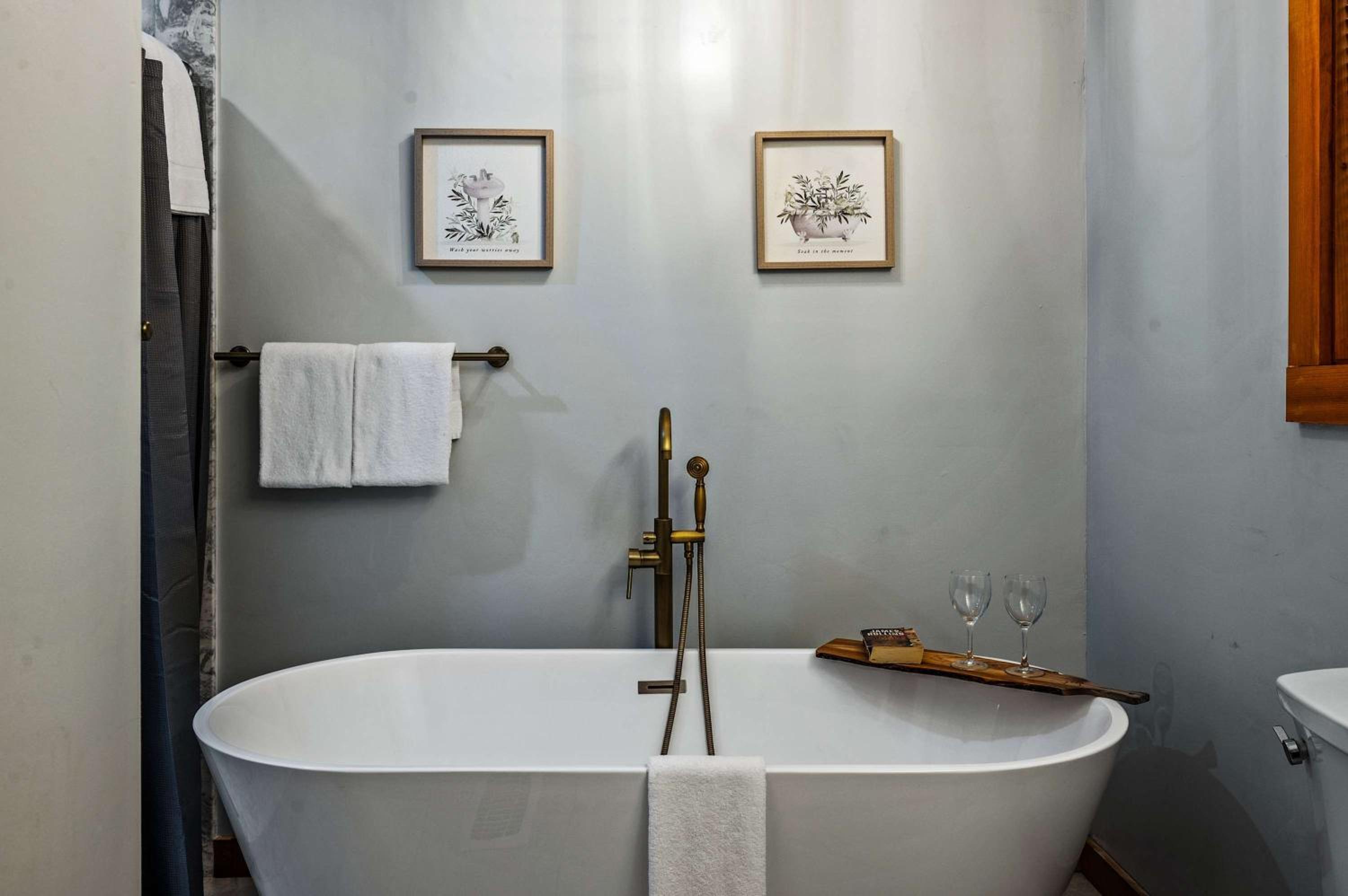 Serene Escape Minutes from Smoky Mountain Fun