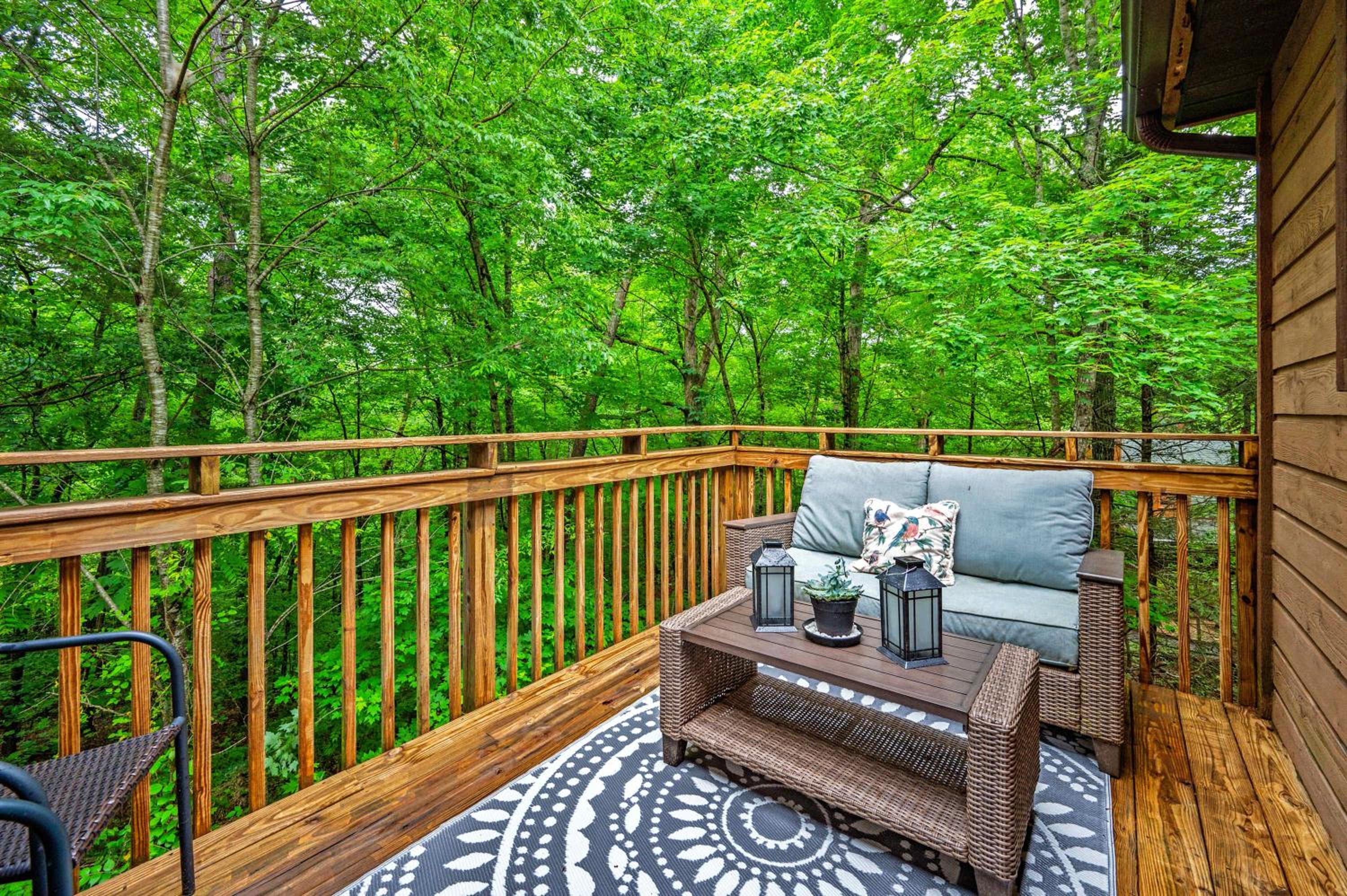 Serene Escape Minutes from Smoky Mountain Fun