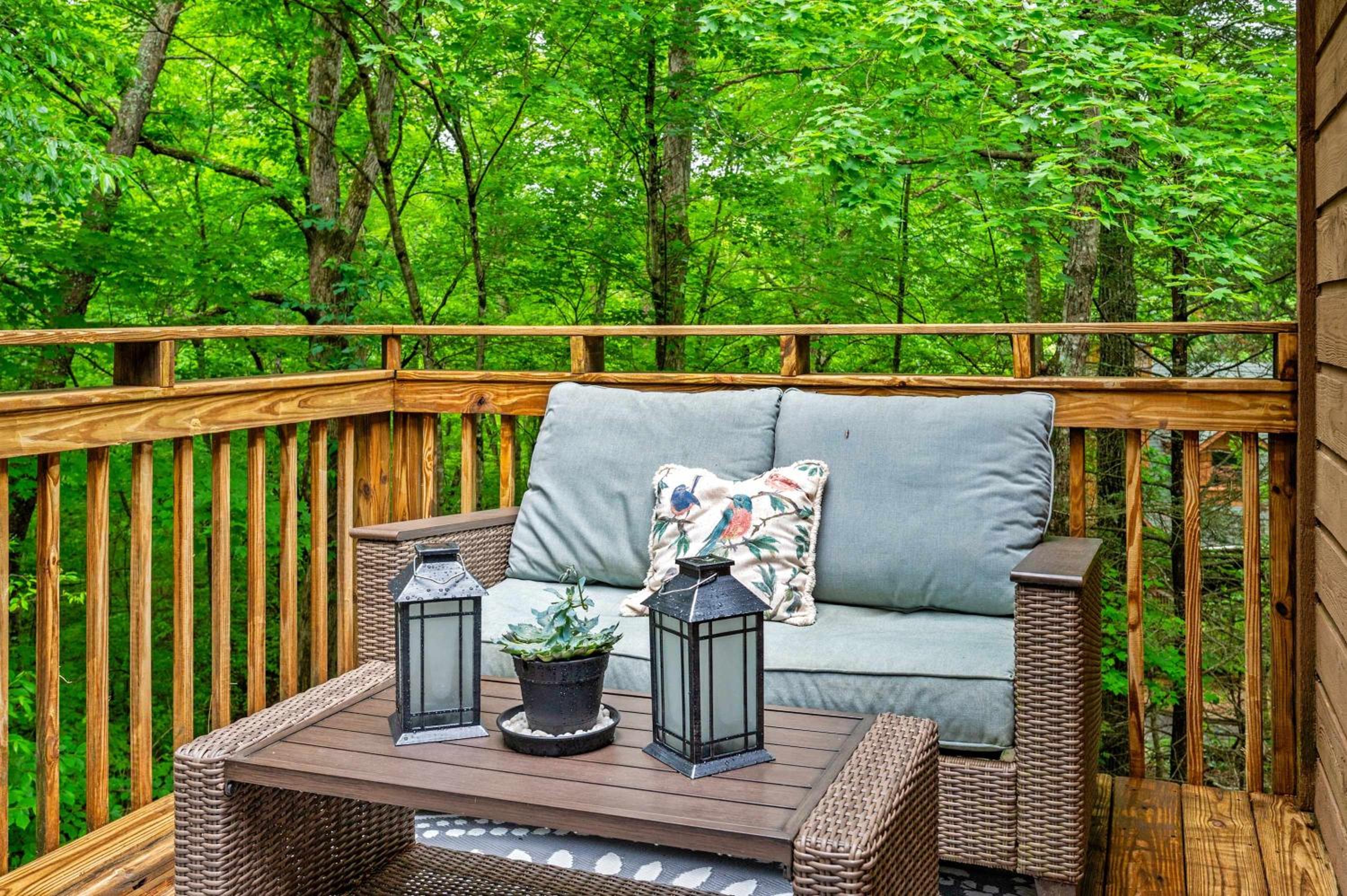 Serene Escape Minutes from Smoky Mountain Fun