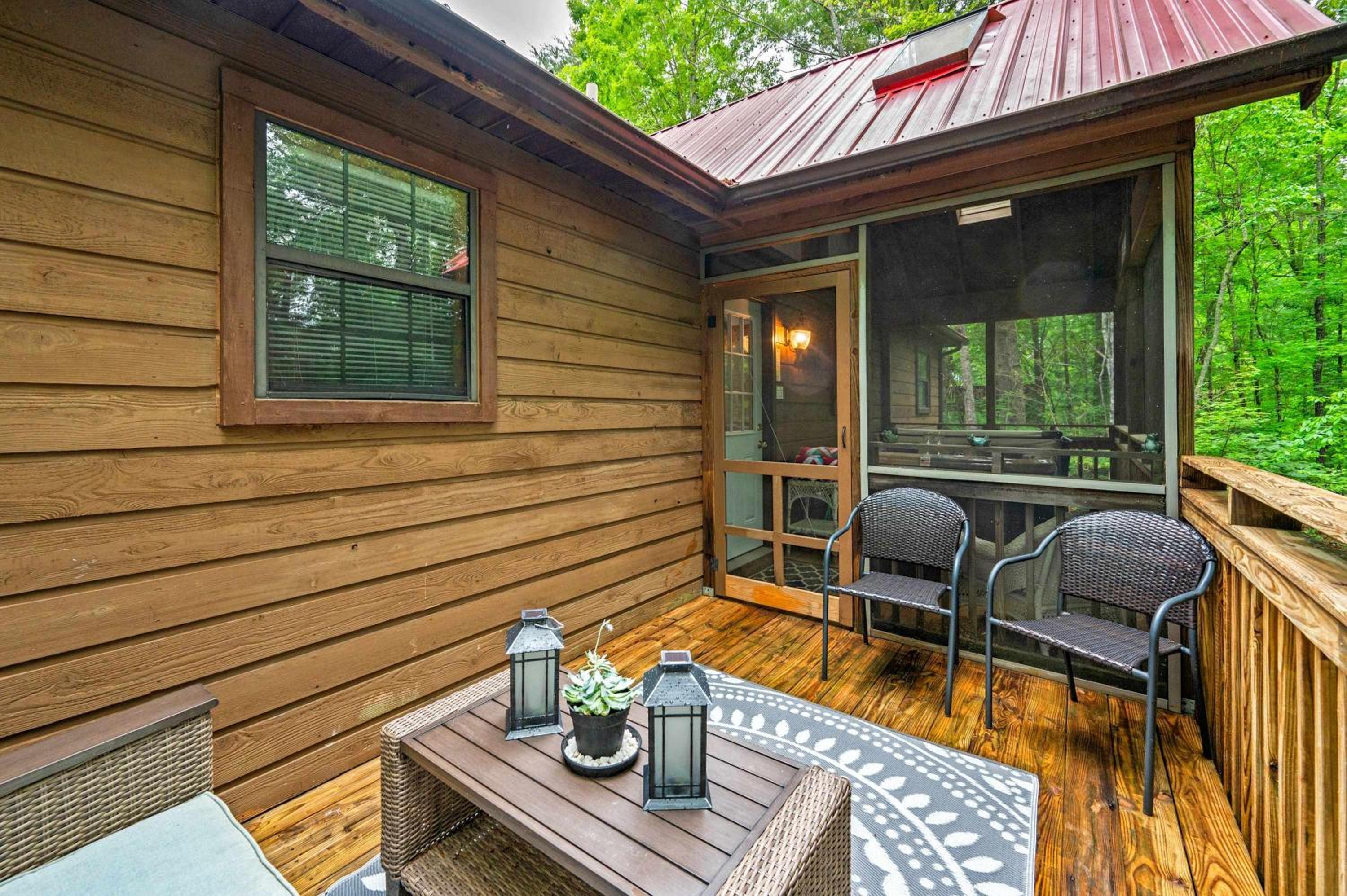 Serene Escape Minutes from Smoky Mountain Fun