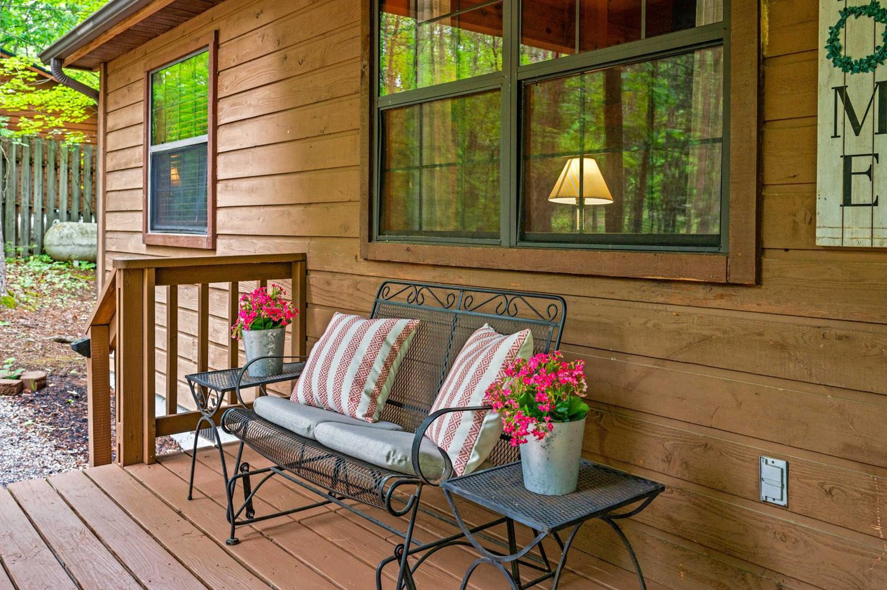 Serene Escape Minutes from Smoky Mountain Fun