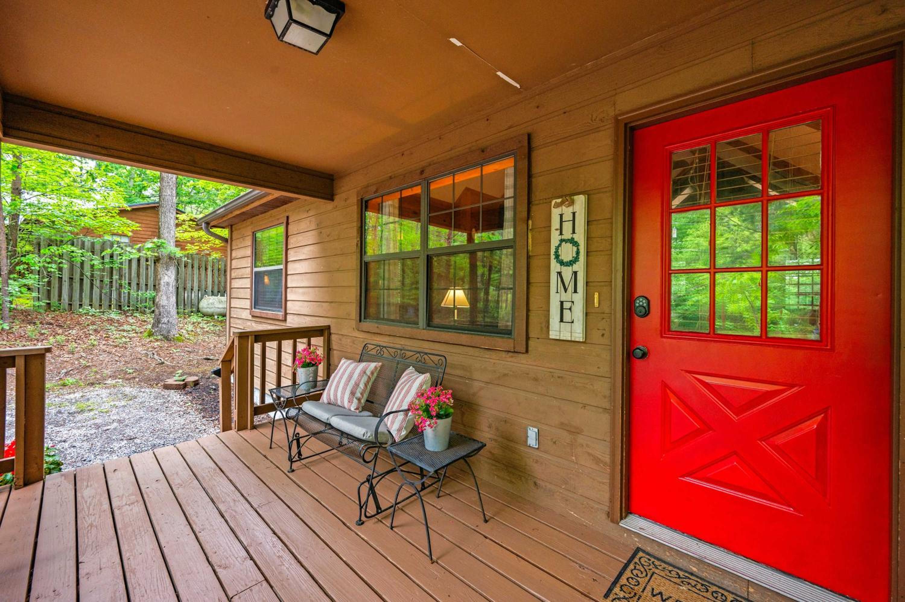 Serene Escape Minutes from Smoky Mountain Fun