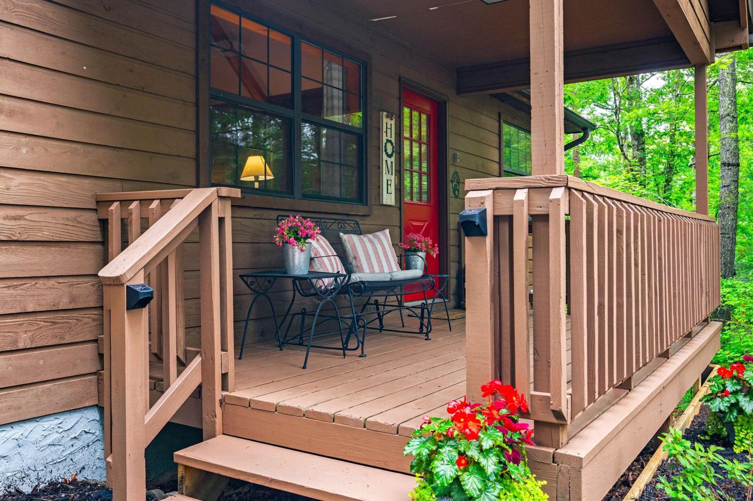 Serene Escape Minutes from Smoky Mountain Fun