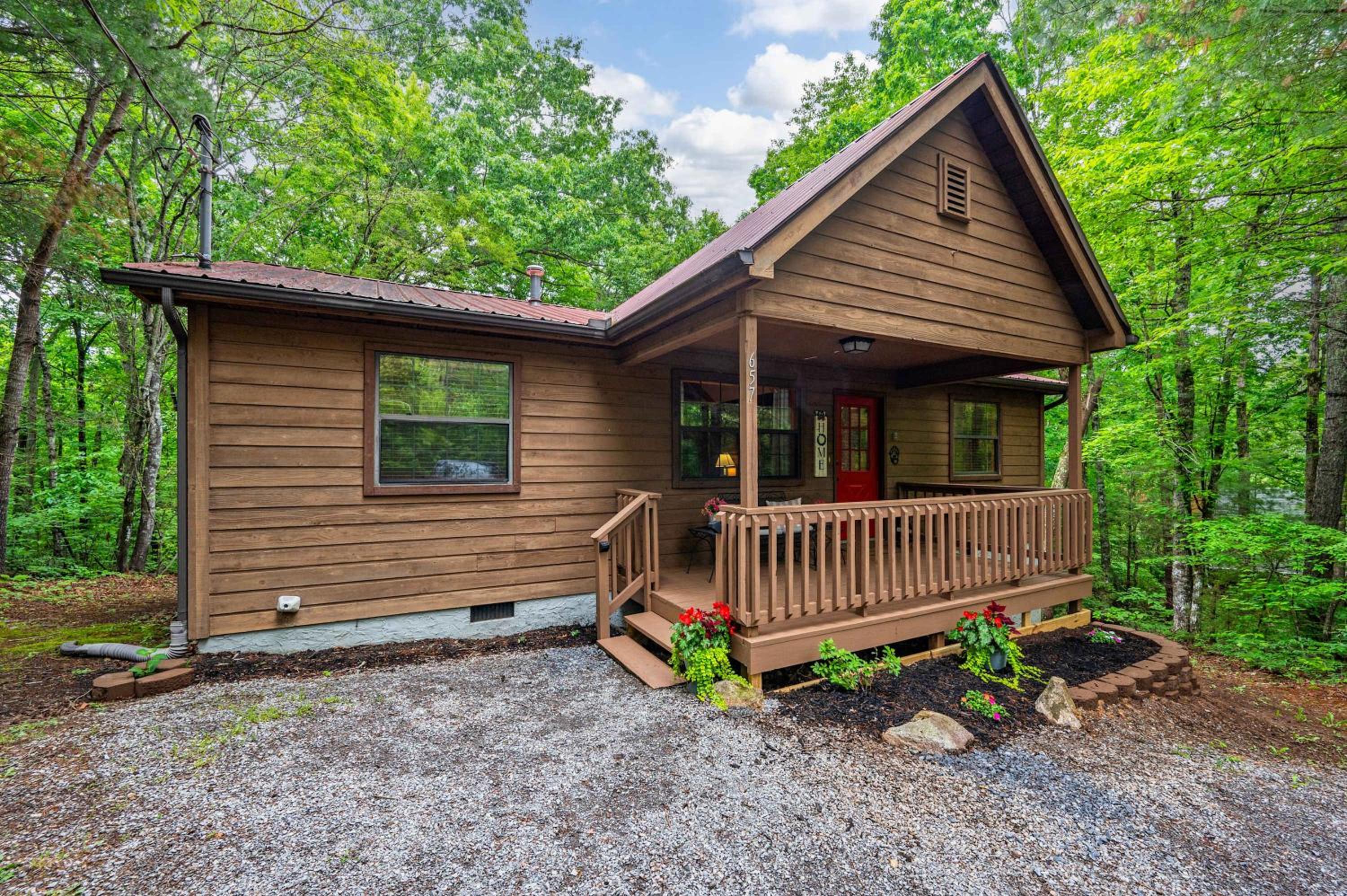 Serene Escape Minutes from Smoky Mountain Fun
